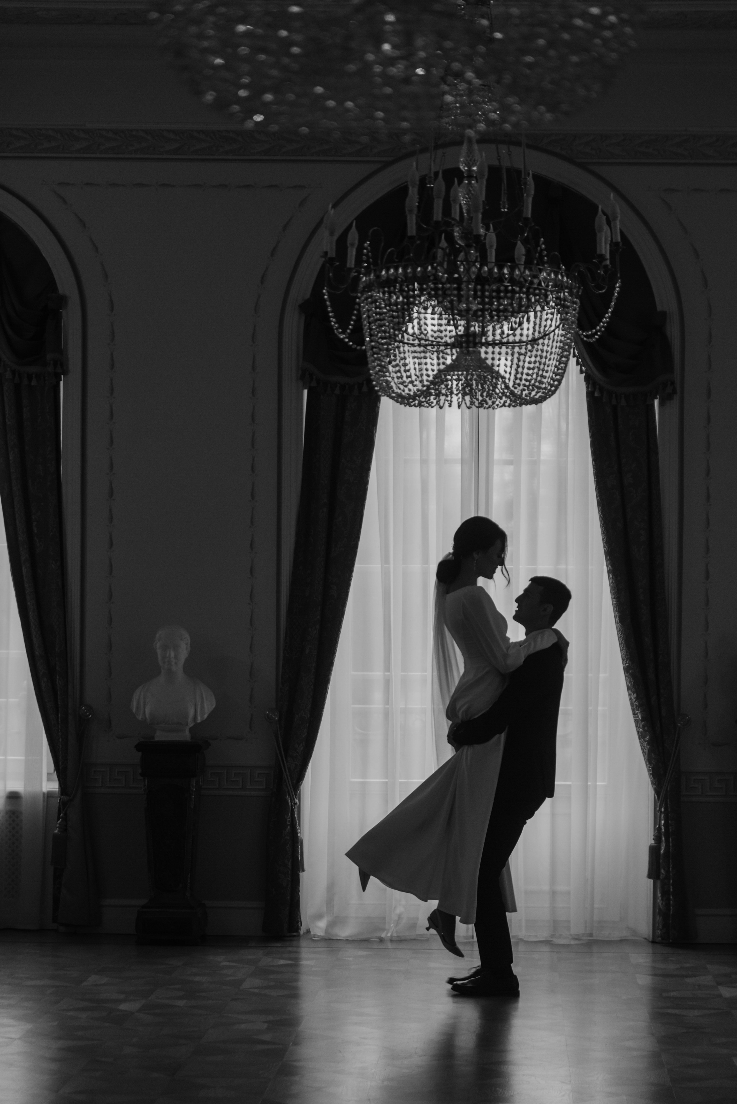 Свадебная фотосессия в Твери в красивой локации в замке в Московской области. Свадебный фотограф в Твери, Москве и Санкт-Петербурге Денисова Екатерина