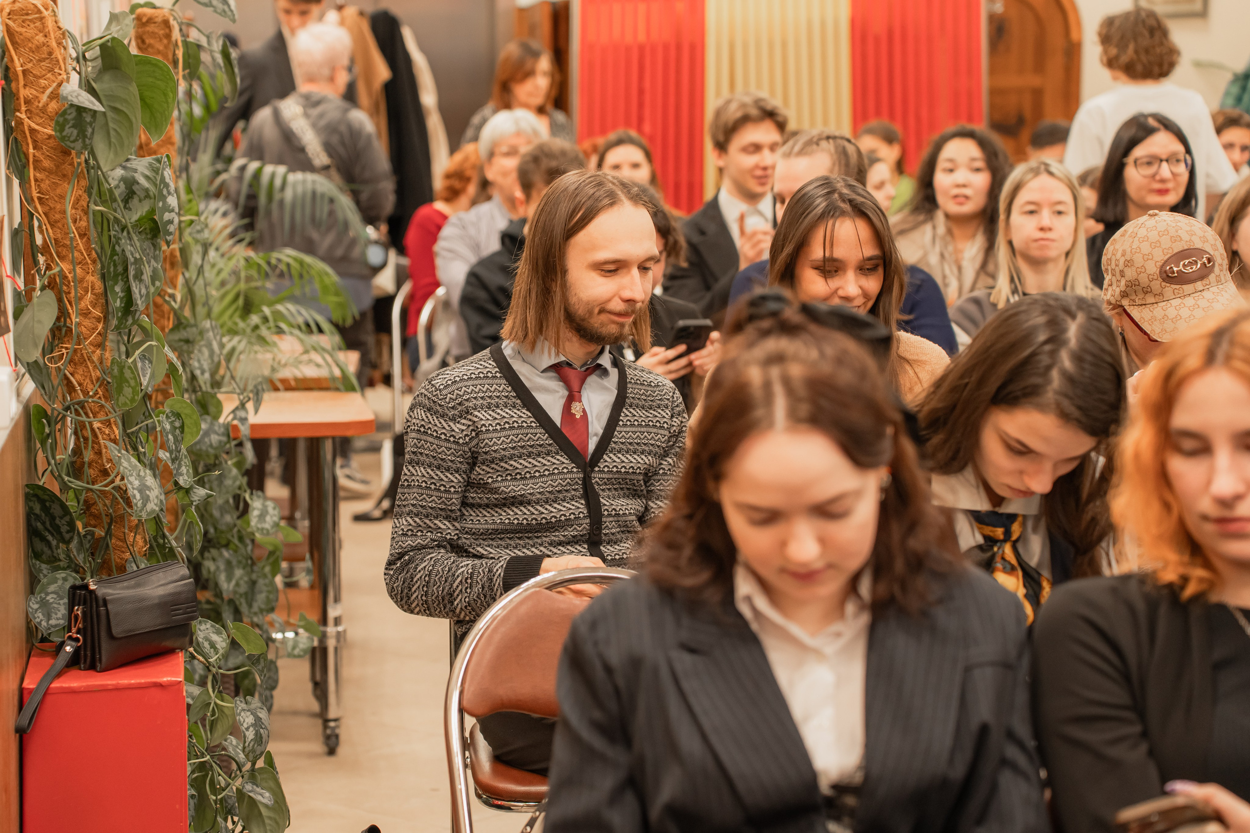 Презентация книги «Человек за бортом», автор София Цой. Репортажный фотограф Анастасия Рубцова