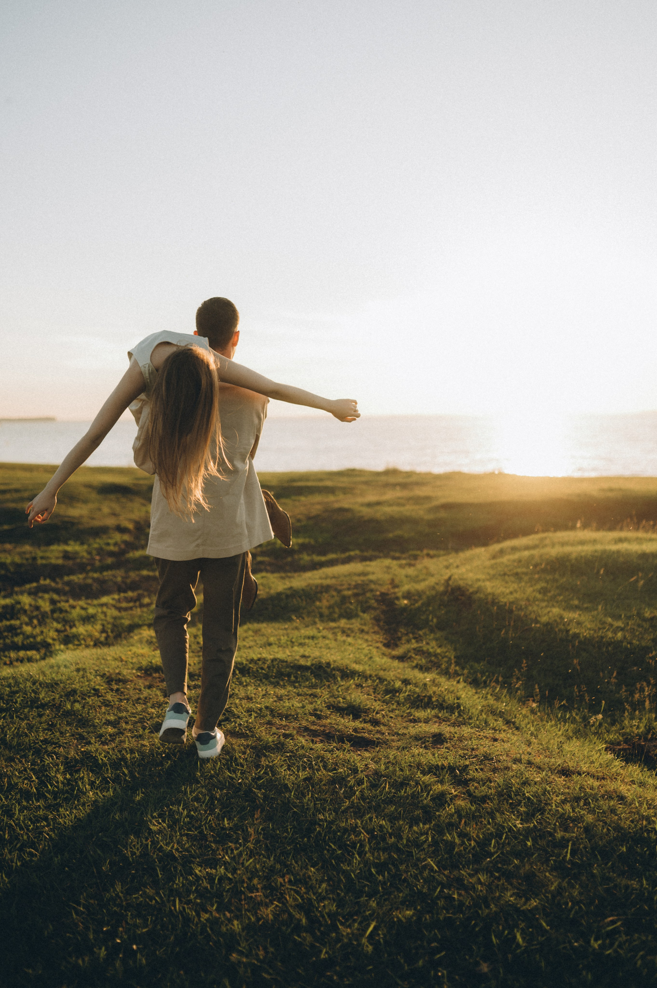Фотосессия love story на берегу. Семейный фотограф в Новосибирске Женя Индрикова
