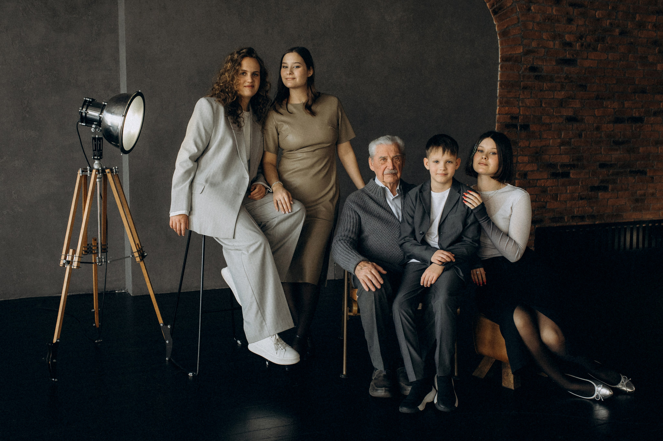 Фотосессия большой семьи в студии. Семейный фотограф в Новосибирске Женя Индрикова