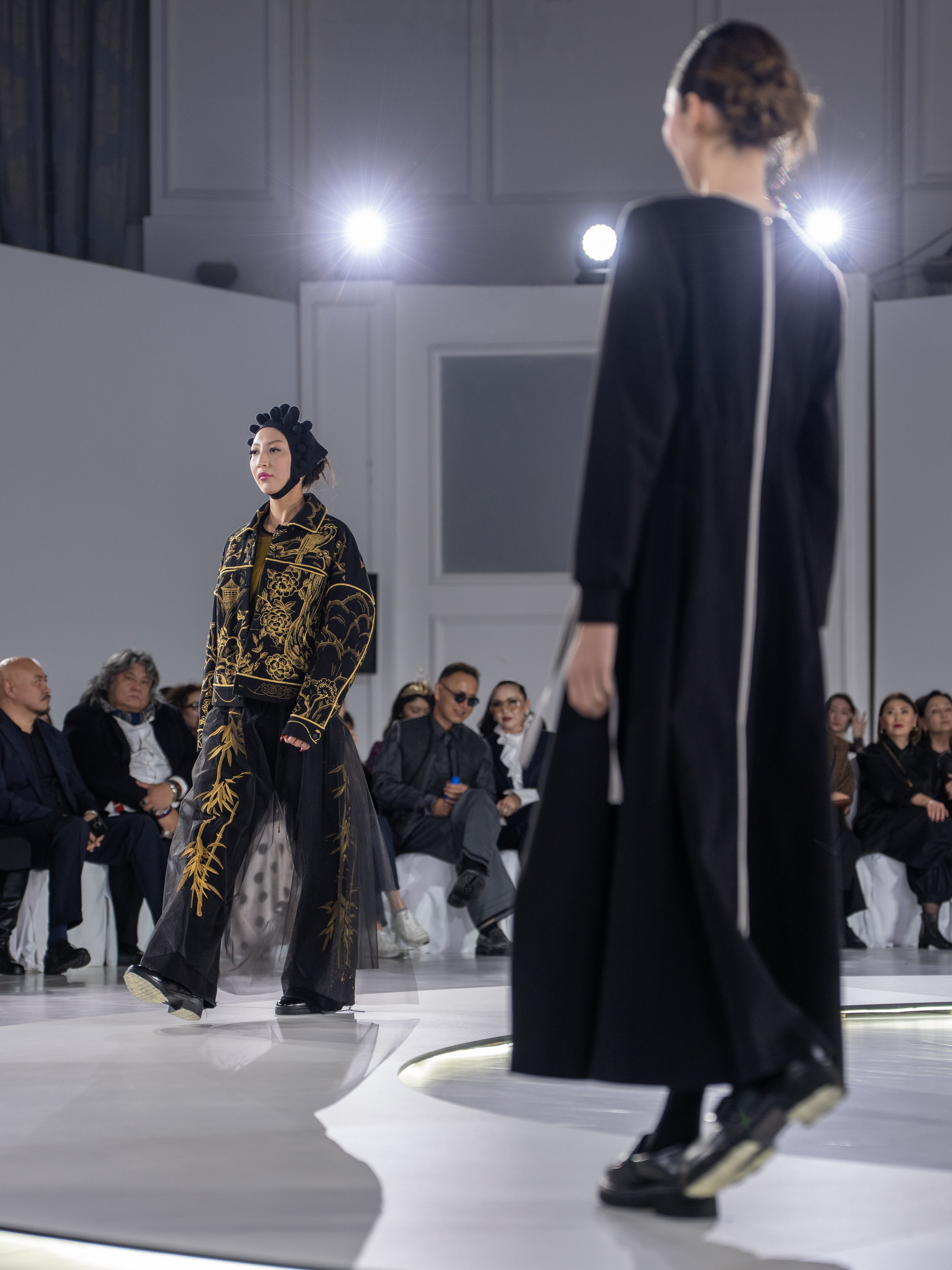 Дизайнер Stas Lopatkin. Сайт Алматинского НЮ АРТ, будуар и фэшн фотографа Дениса Карпенко