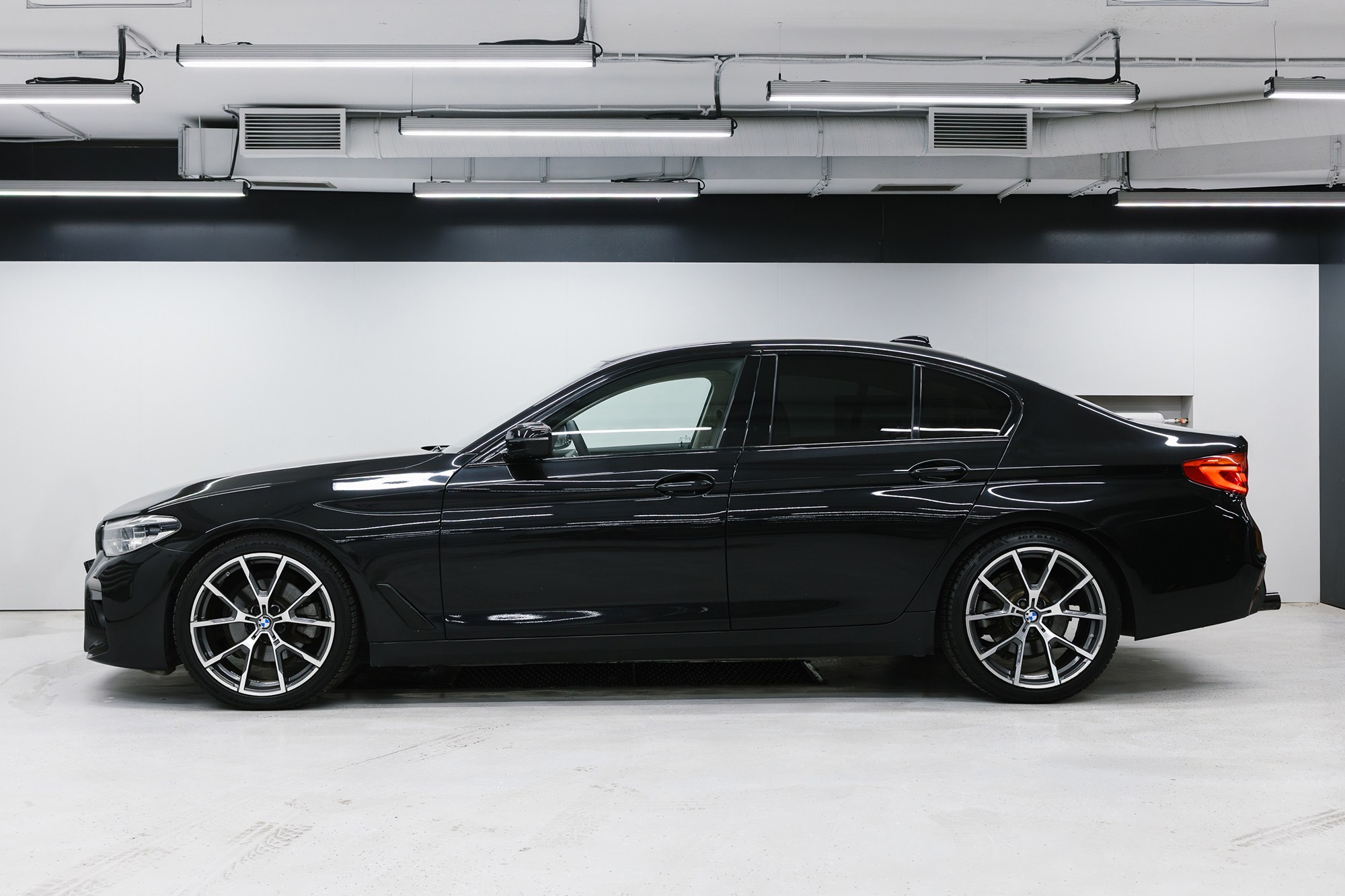 BMW 5 серия 2.0 AT, 2019, 220 000 км. Автосалон «Х-Авто»