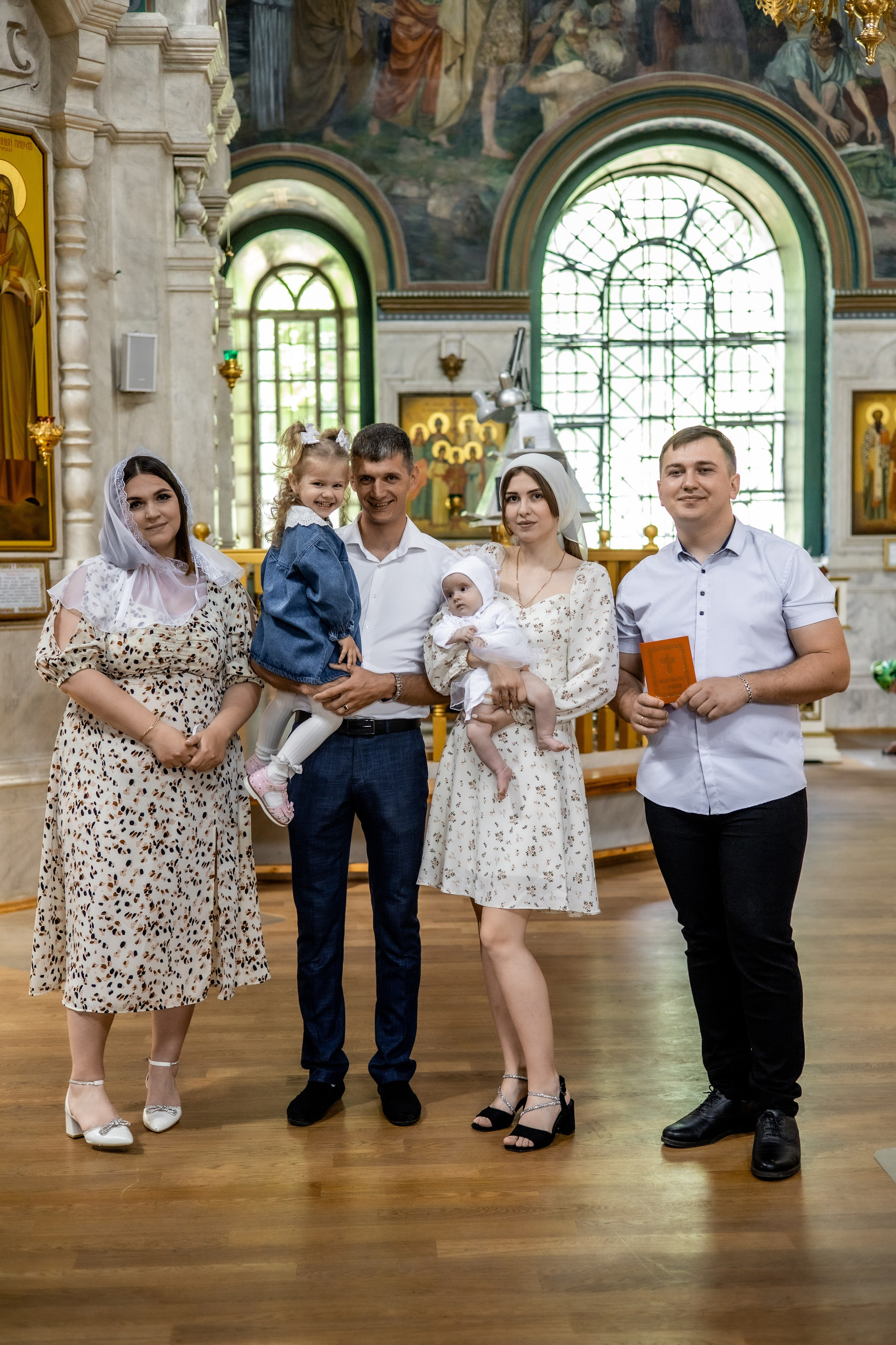 Крещение Ульяны и Вероники. Фотограф Надежда Лукьянова