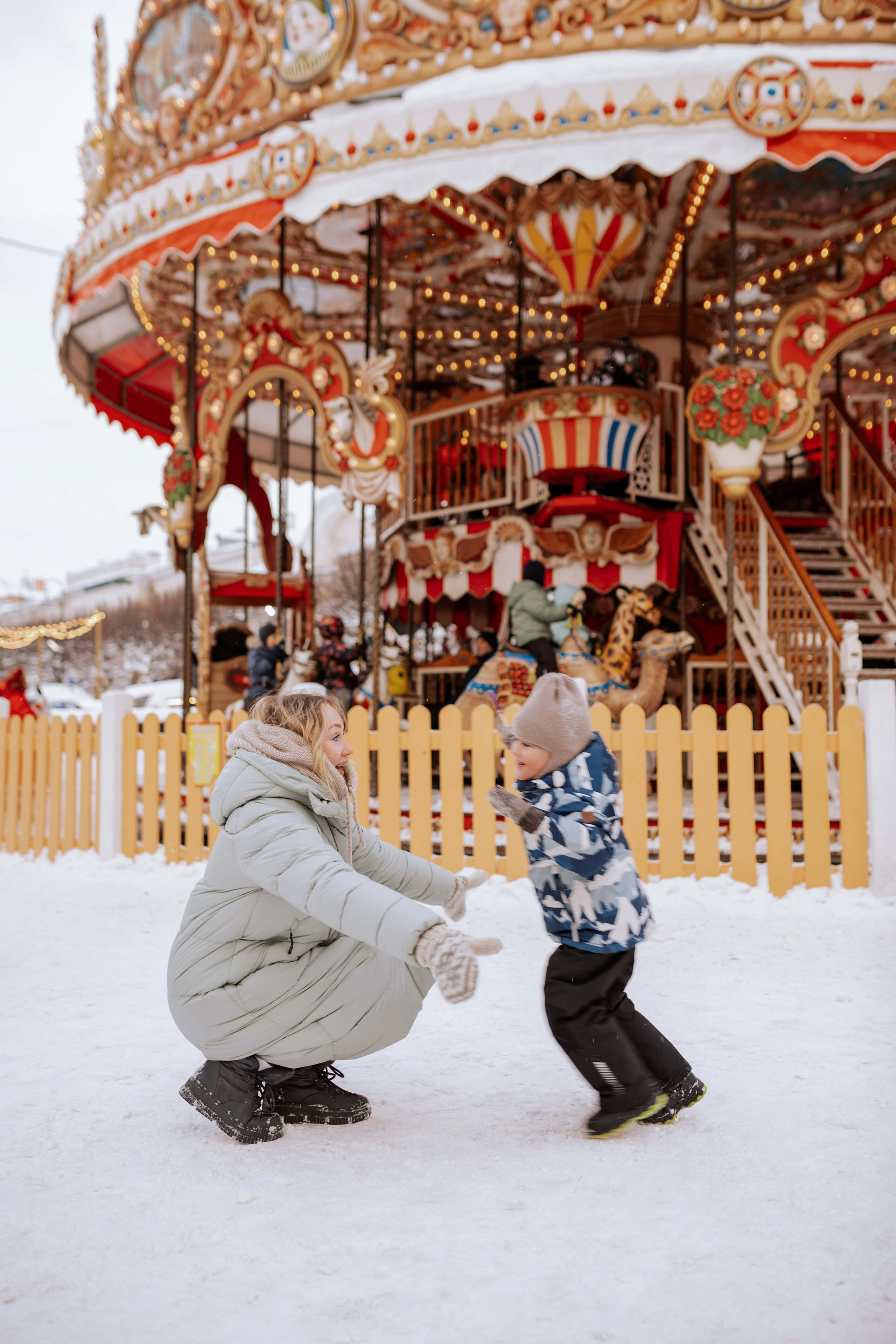 Семейная, Манежная площадь