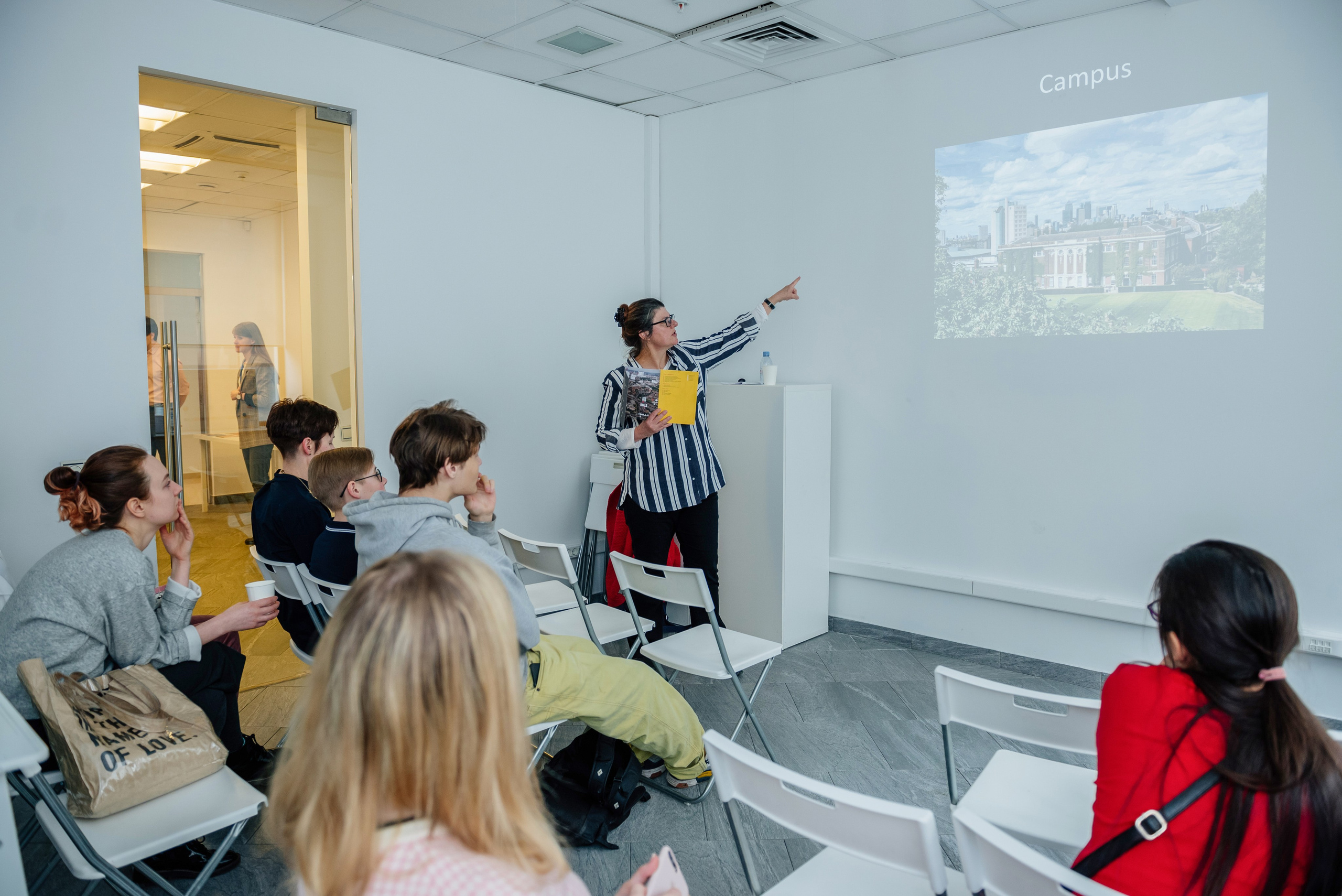 Английская школа. Study Lab. Фотограф LANA STIL. Семейный, репортажный фотограф, студия. Женский, мужской портрет. Фотографирую территориально в г. Королев, Москва, МО