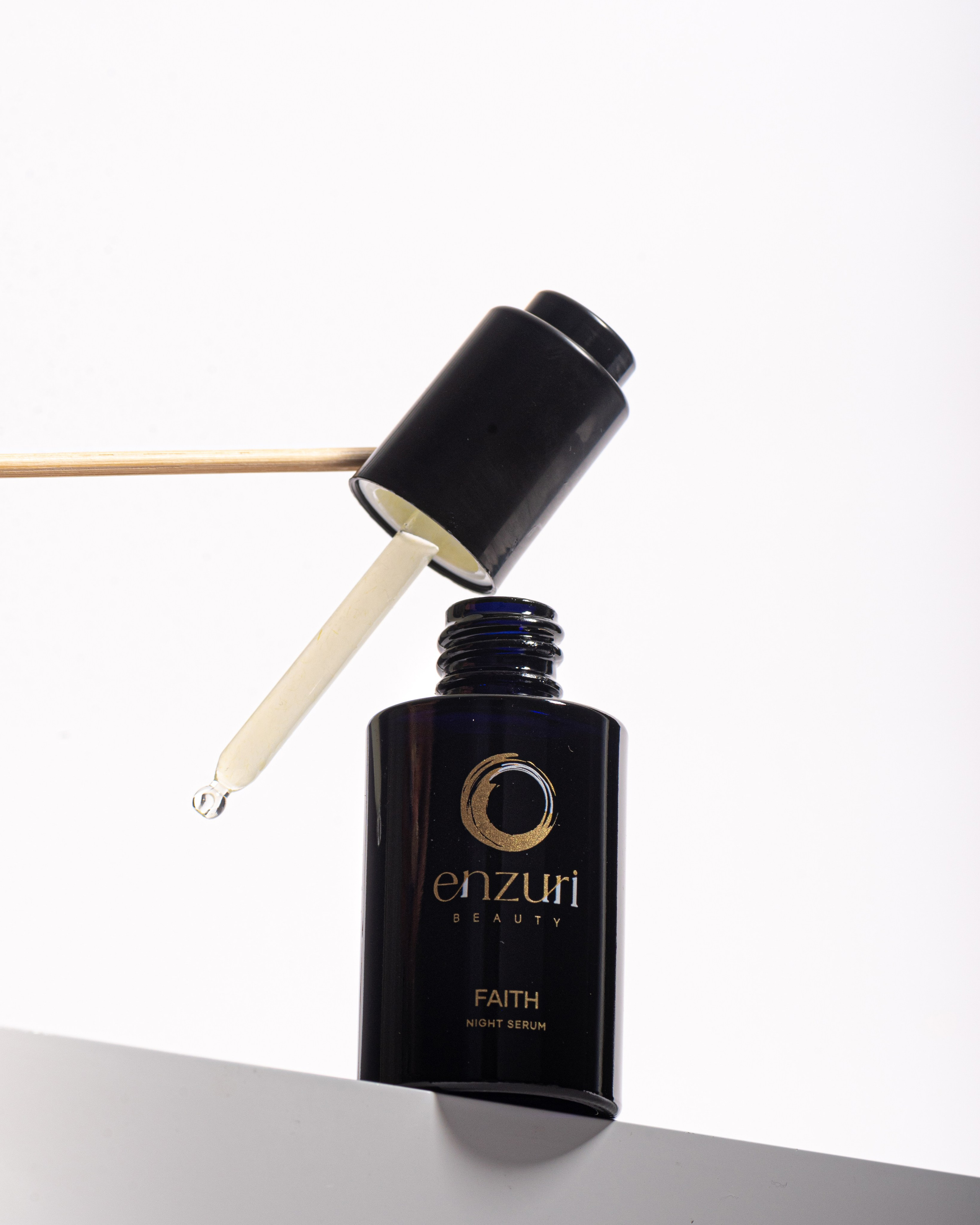 BEFORE / AFTER. RETOUCHER / Beauty / Product / Fashion / Commercial