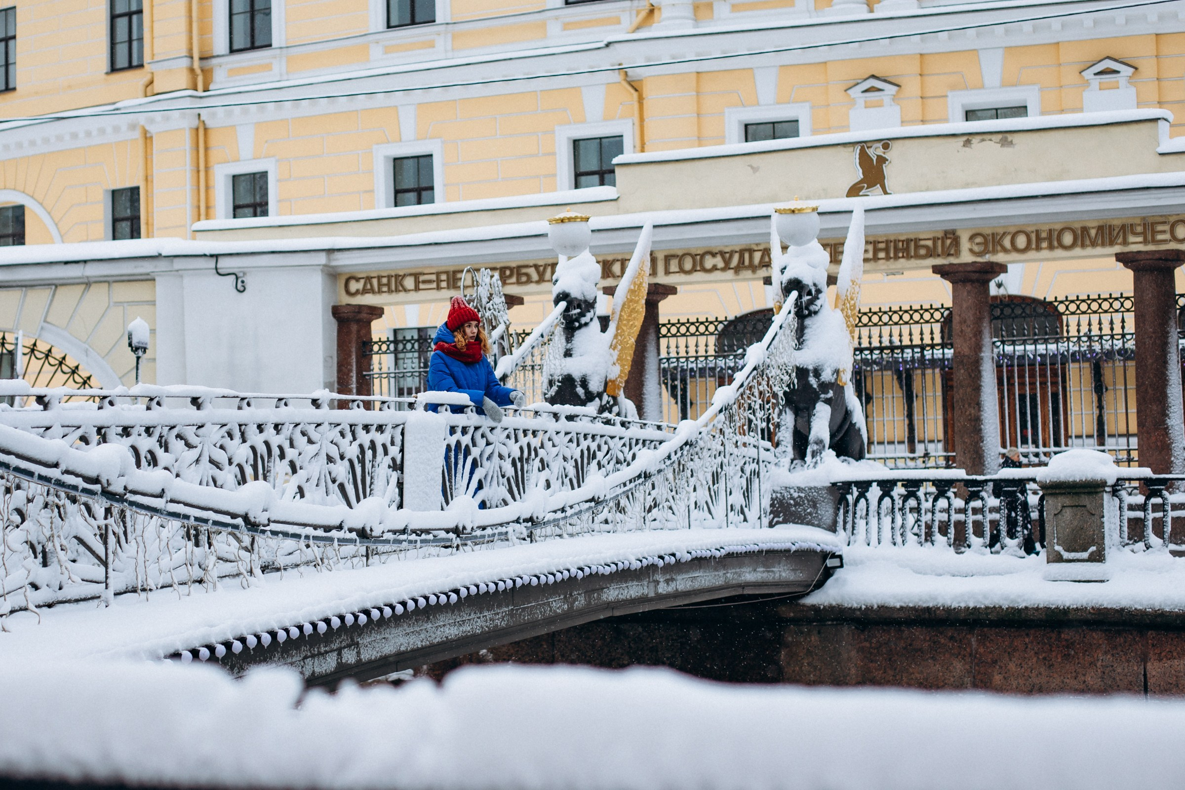 Полина в декабре. Фотопрогулка в Петербурге. Индивидуальный и семейный фотограф в Санкт-Петербурге