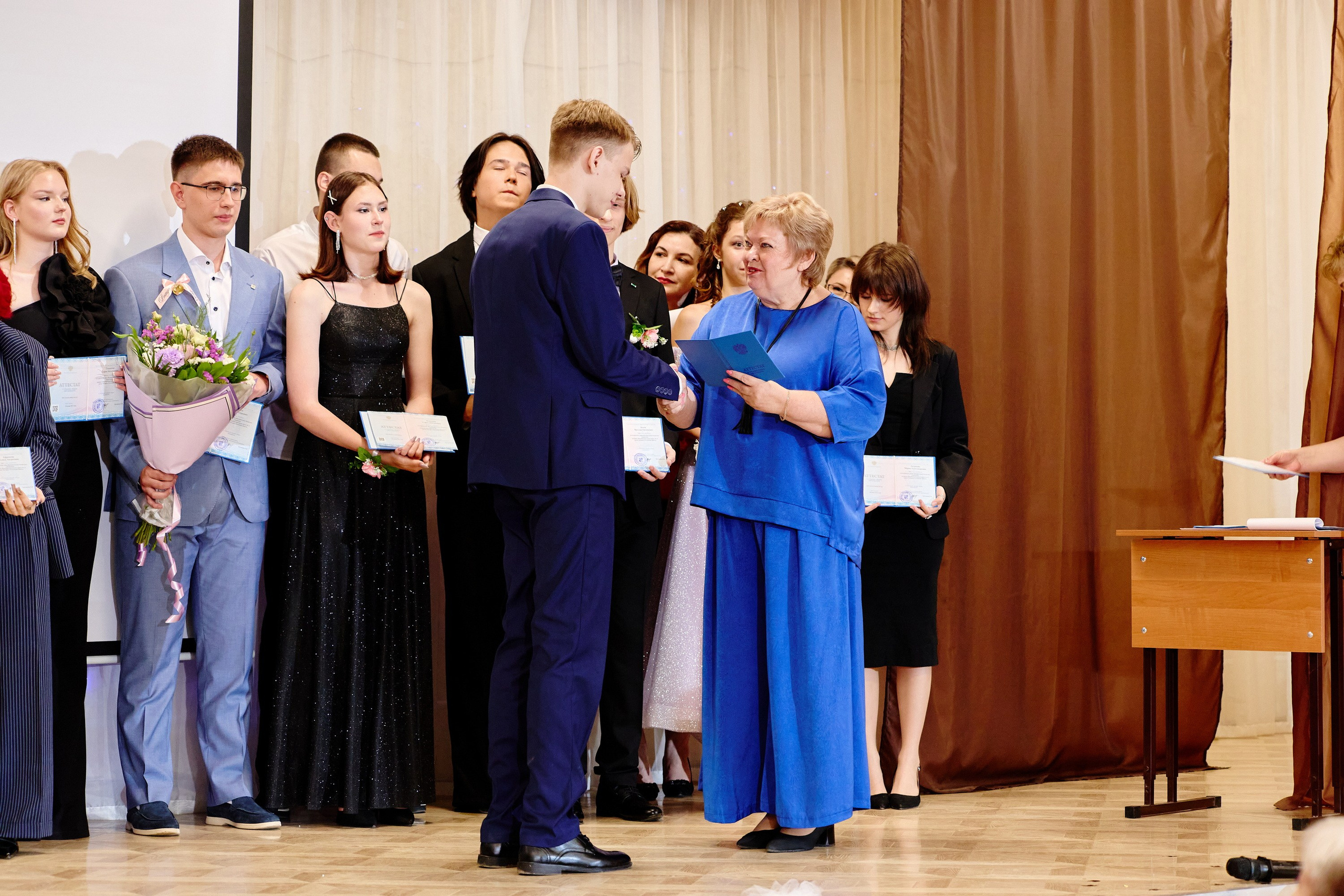 Выпускной 35 Сош. Фотограф Выпускные альбомы Таганрог Сергей Коробченко