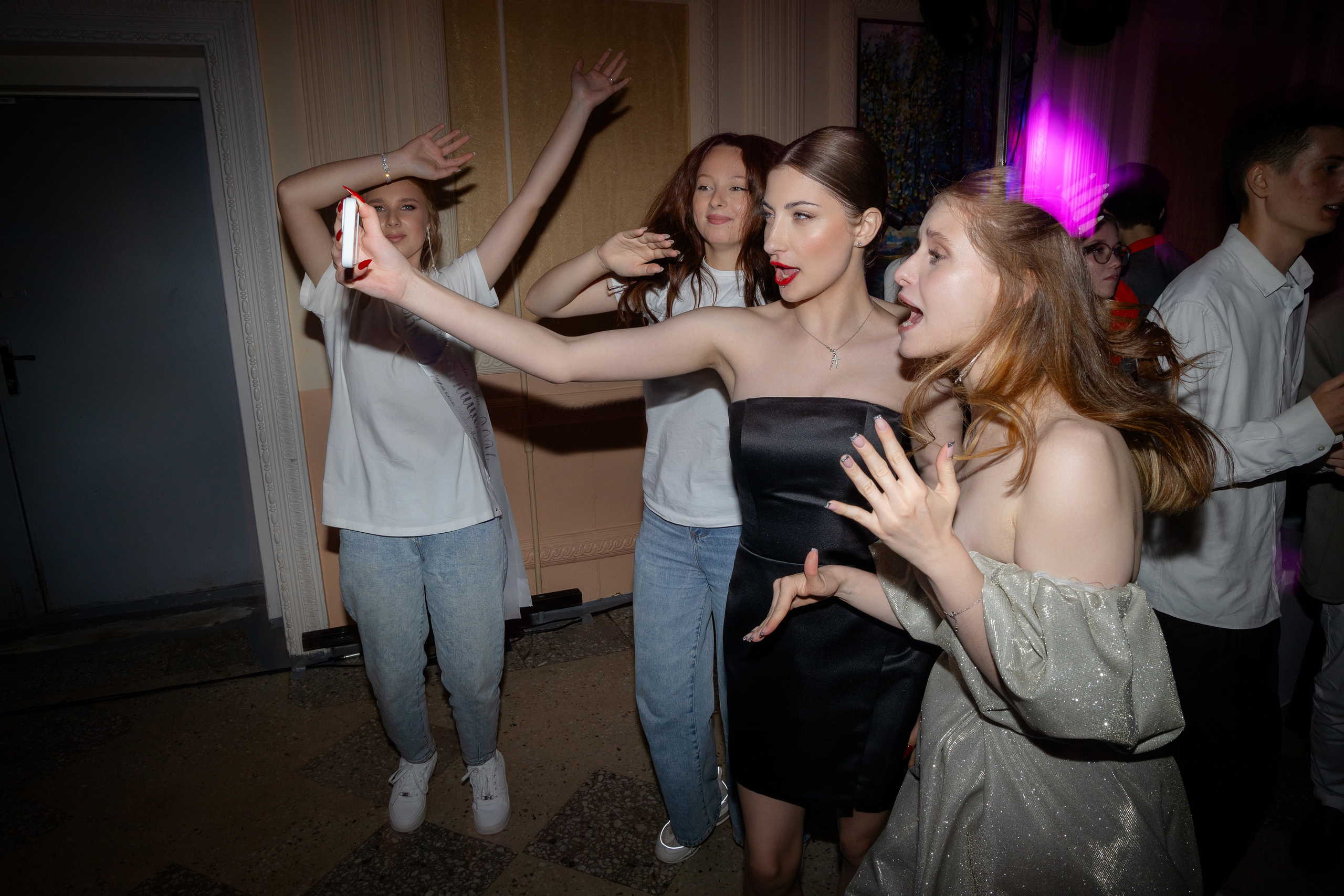 Школьный выпускной 2024 год в Соколе (Минск). Свадебный фотограф в Минске/Беларуси Сергей Спиридонов