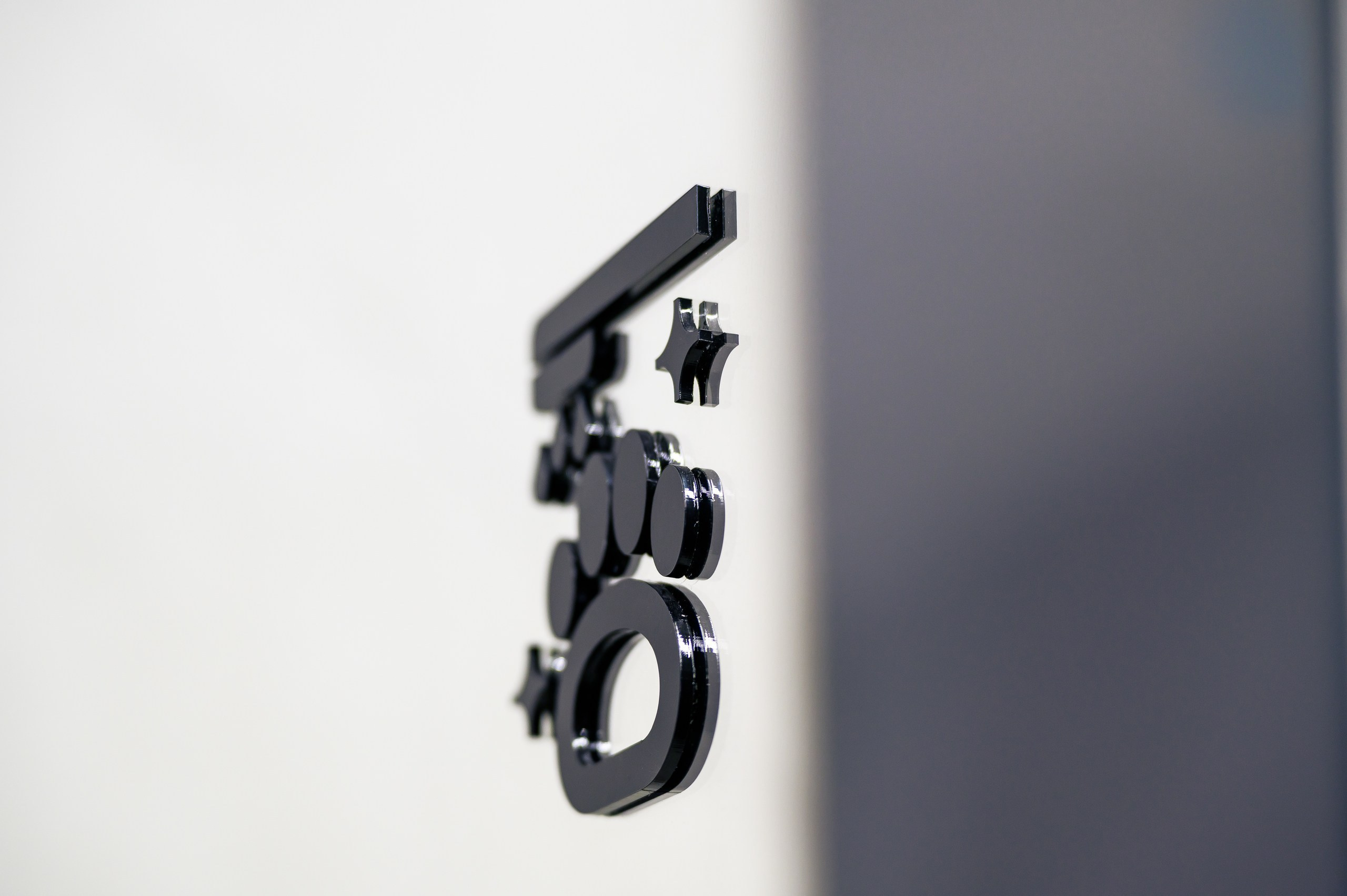 Интерьерная реклама. NOVA / РЕКЛАМА