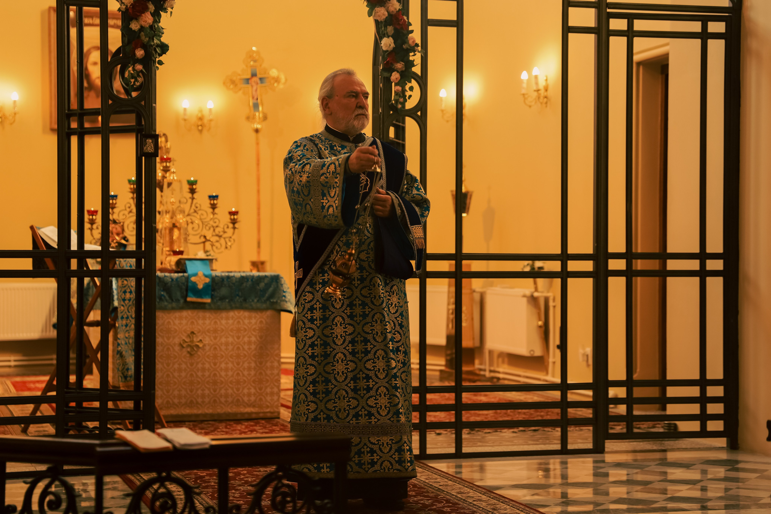 Служба в церкви