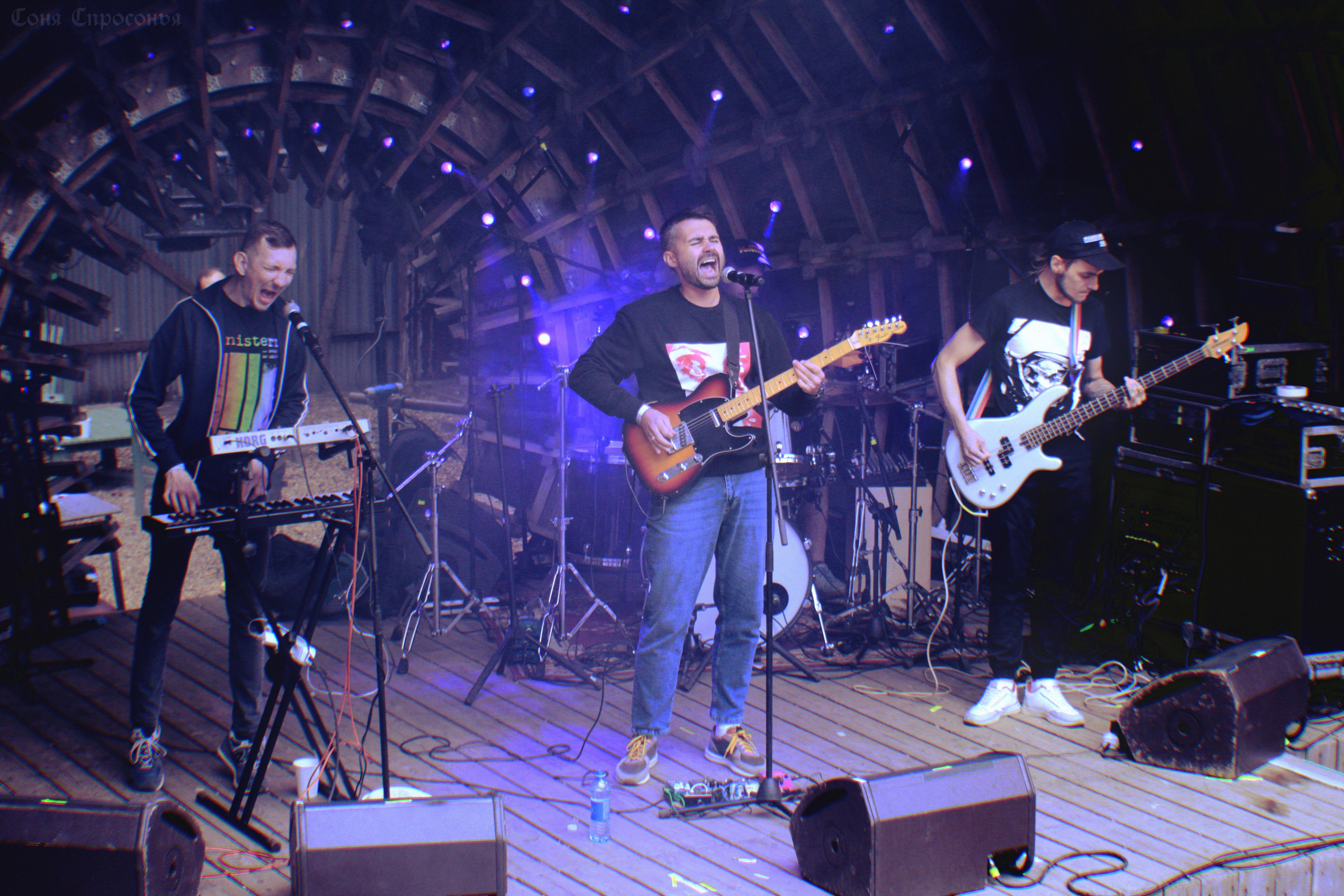 Синестетик 26.08.23. Концертный и портретный фотограф в Москве Соня Спросонья