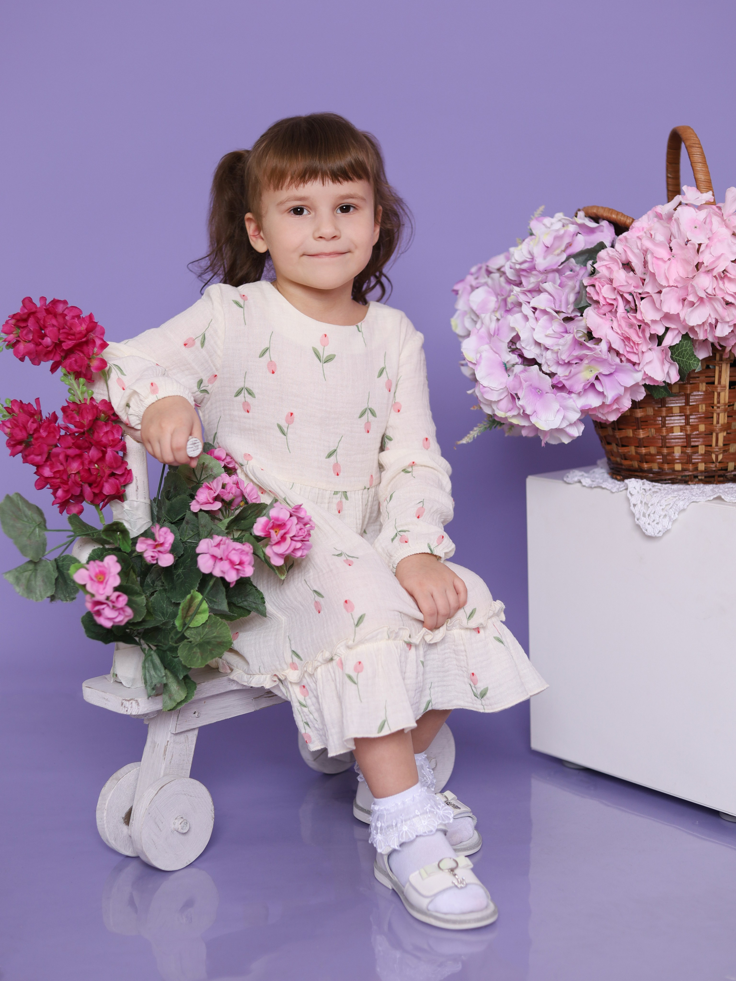 Общее фото в детском саду с выездным реквизитом в Тюмени. Выпускные альбомы в Тюмени для школ, садов, вузов спортивных секций