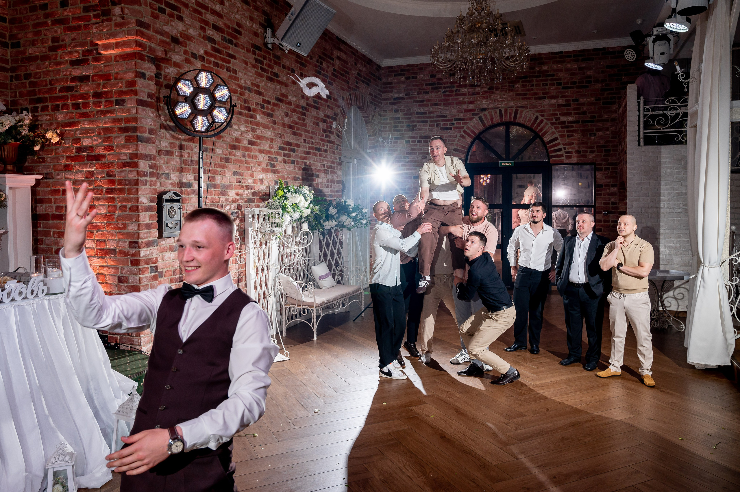 Елизавета и Максим (фотосессия у Дворца Штиглица, набережная Мойки и у Законодательного собрания). Портретный, семейный и свадебный фотограф в Санкт-Петербурге и в Пушкине Ширяев Денис