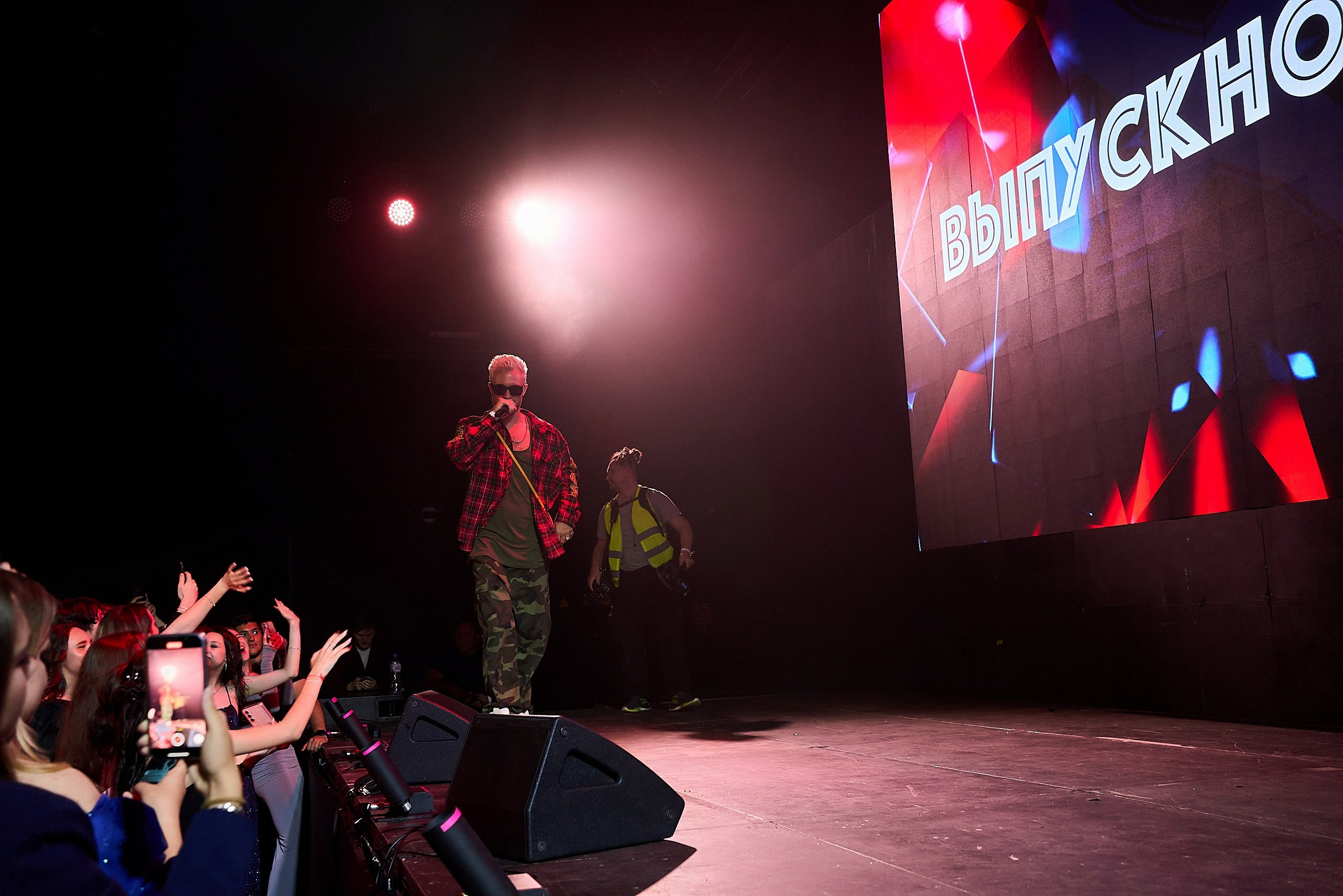 Выпускной 2024 концертный зал Академия ВТБ. Фотограф и Видеограф в Москве. Олег Корушев