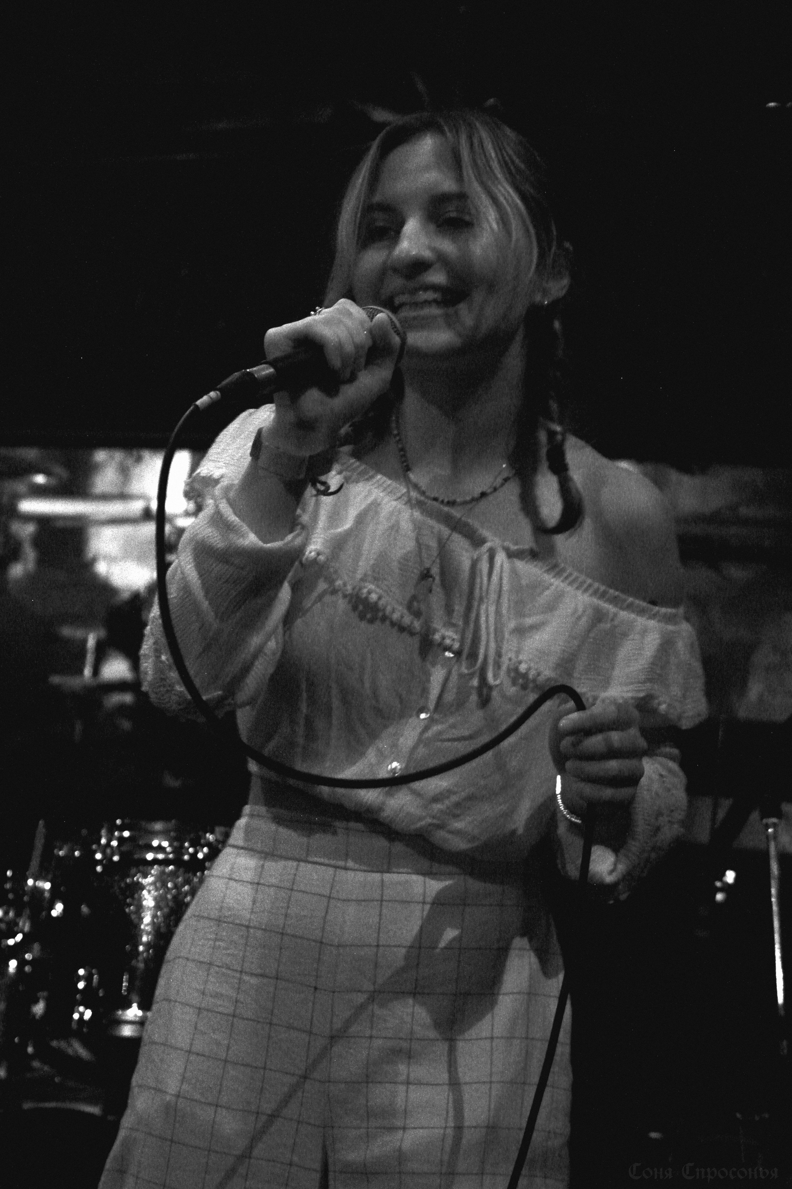 Синестетик 26.08.23. Концертный и портретный фотограф в Москве Соня Спросонья