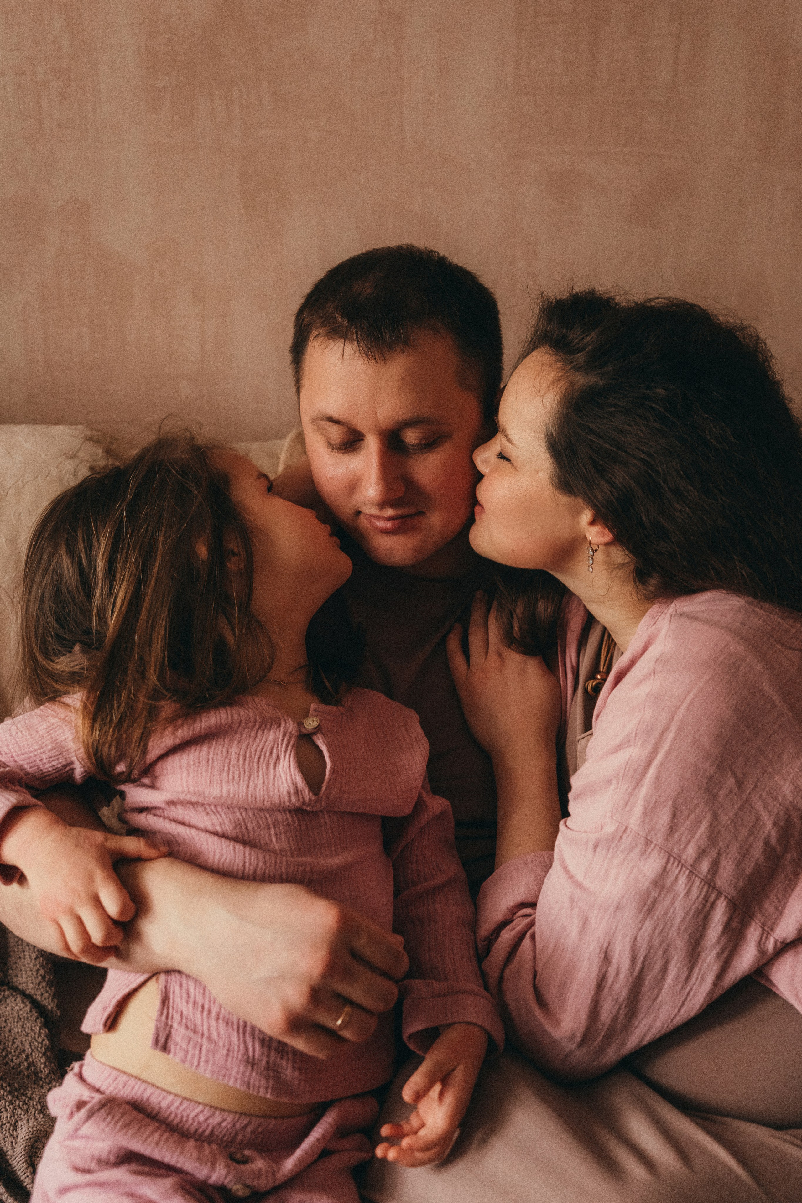 Вика, Женя и Ника. Семейный фотограф • Домашние съемки в Нижнем Новгороде