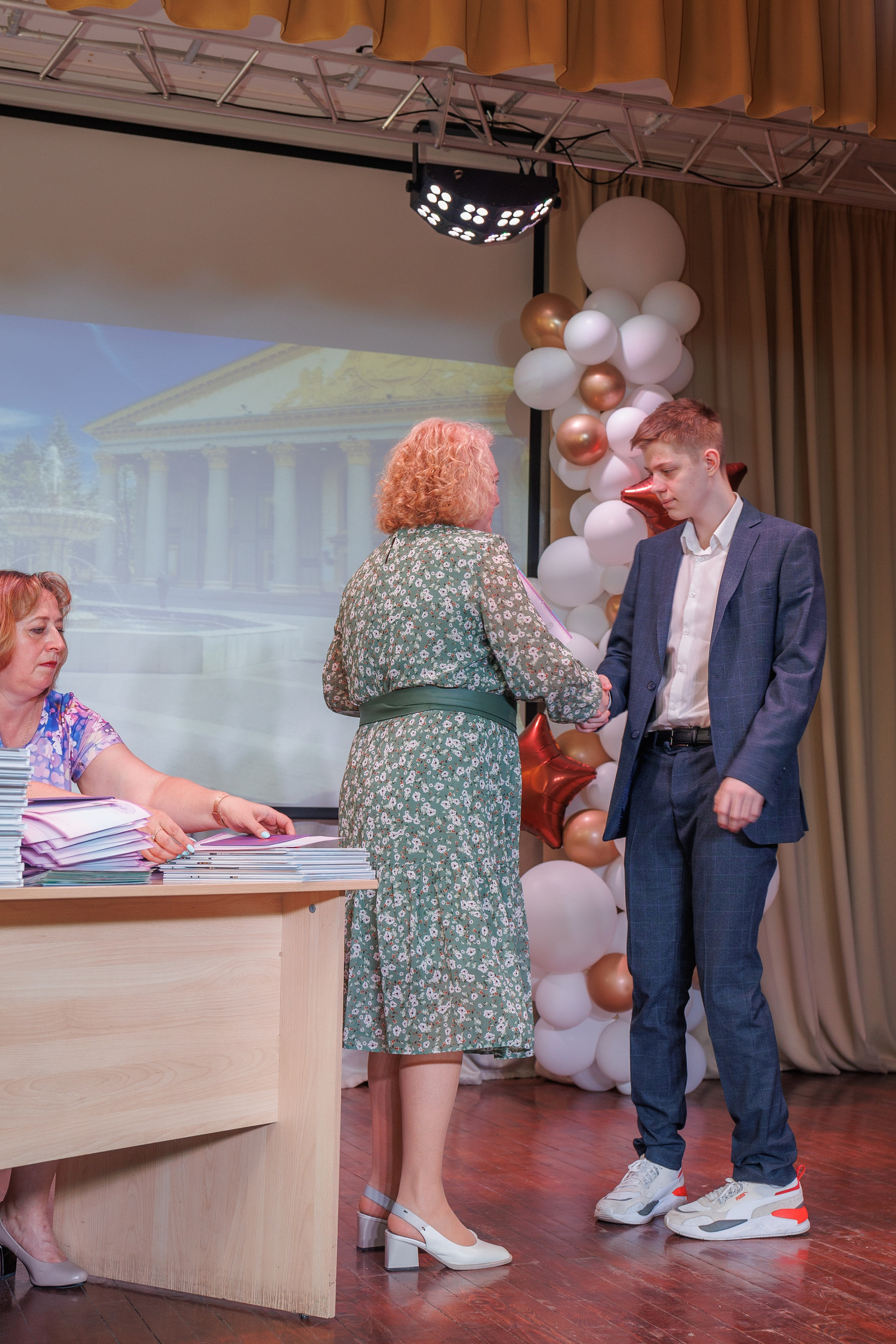 Вручение аттестатов. Свадебный и семейный фотограф в Новосибирске Ирина Дорошкова