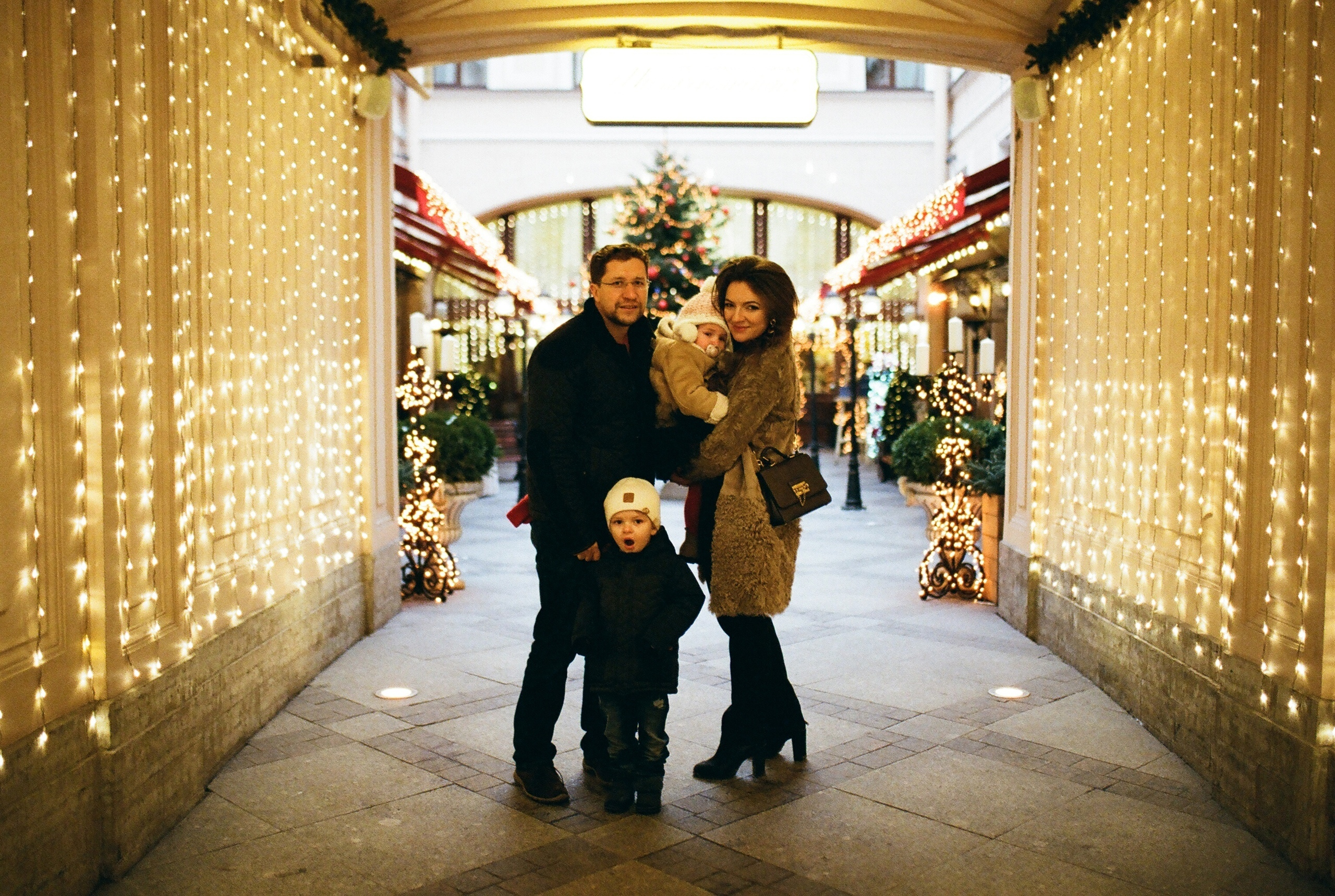 Марта Дима Глеб и Лиза. Свадебный и семейный пленочный фотограф в Петербурге Истомина Ирина