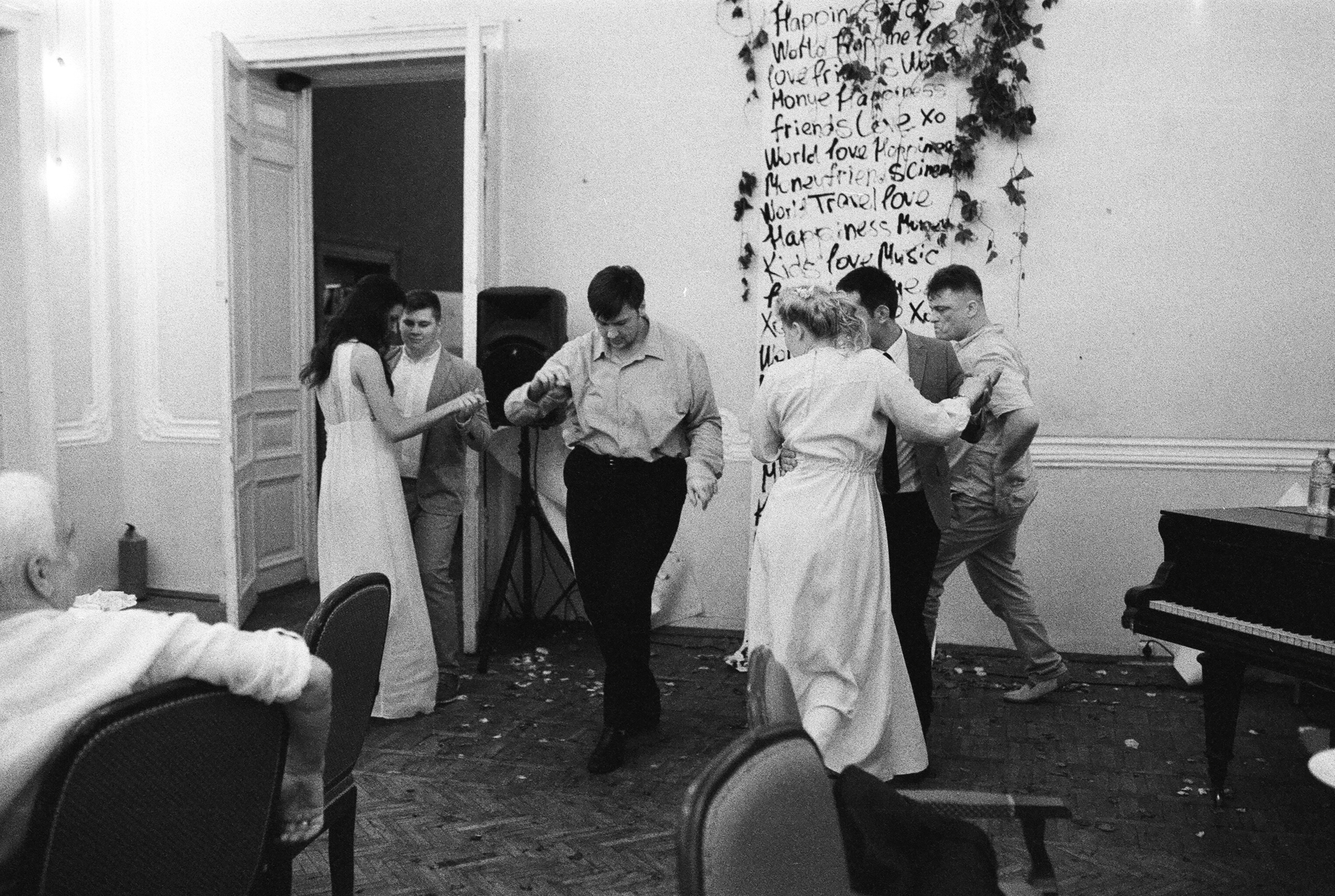 ЕЛЕНА и ИГОРЬ. Свадебный и семейный пленочный фотограф в Петербурге Истомина Ирина