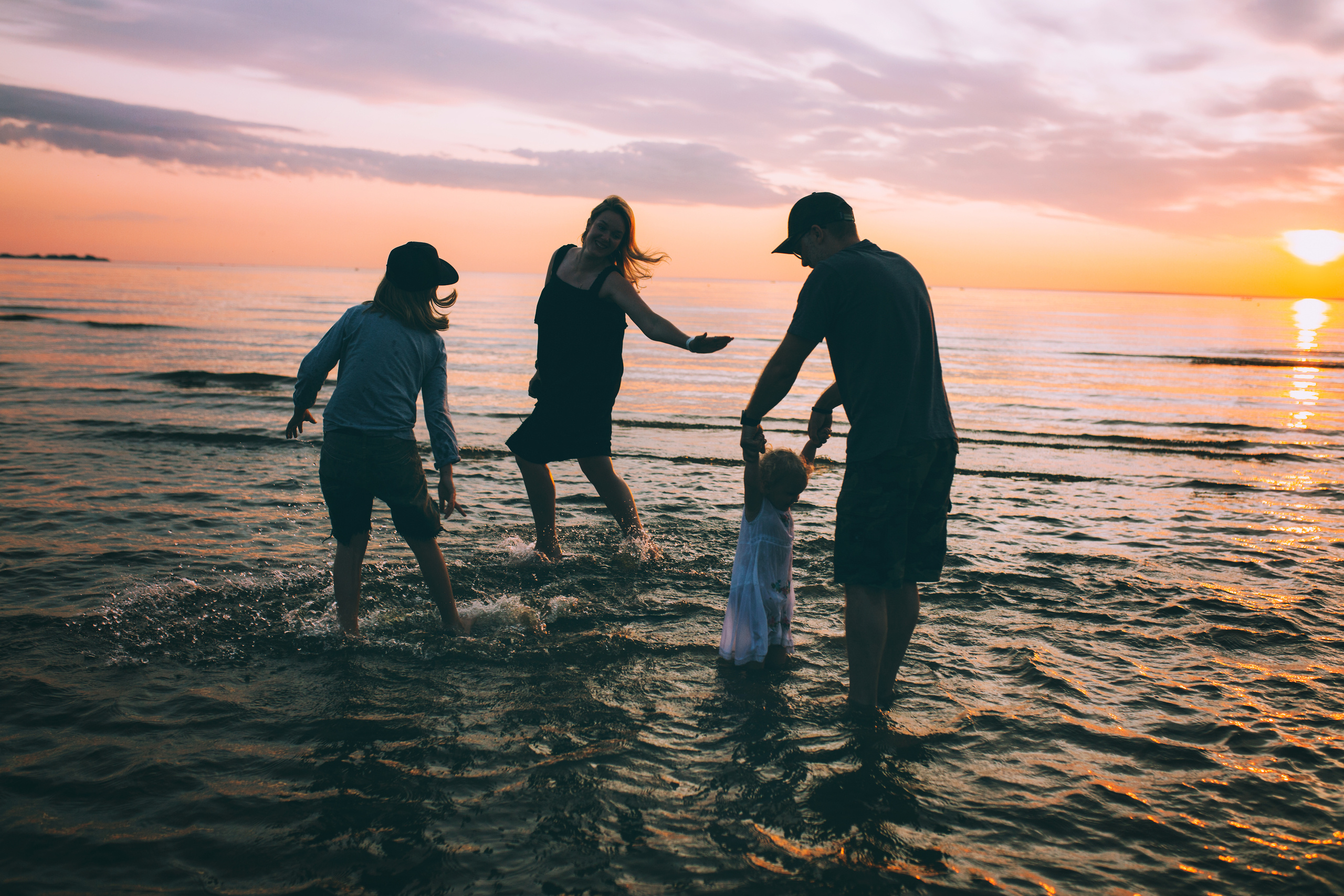 Оля Кирилл Матвей и Марта. Свадебный и семейный пленочный фотограф в Петербурге Истомина Ирина