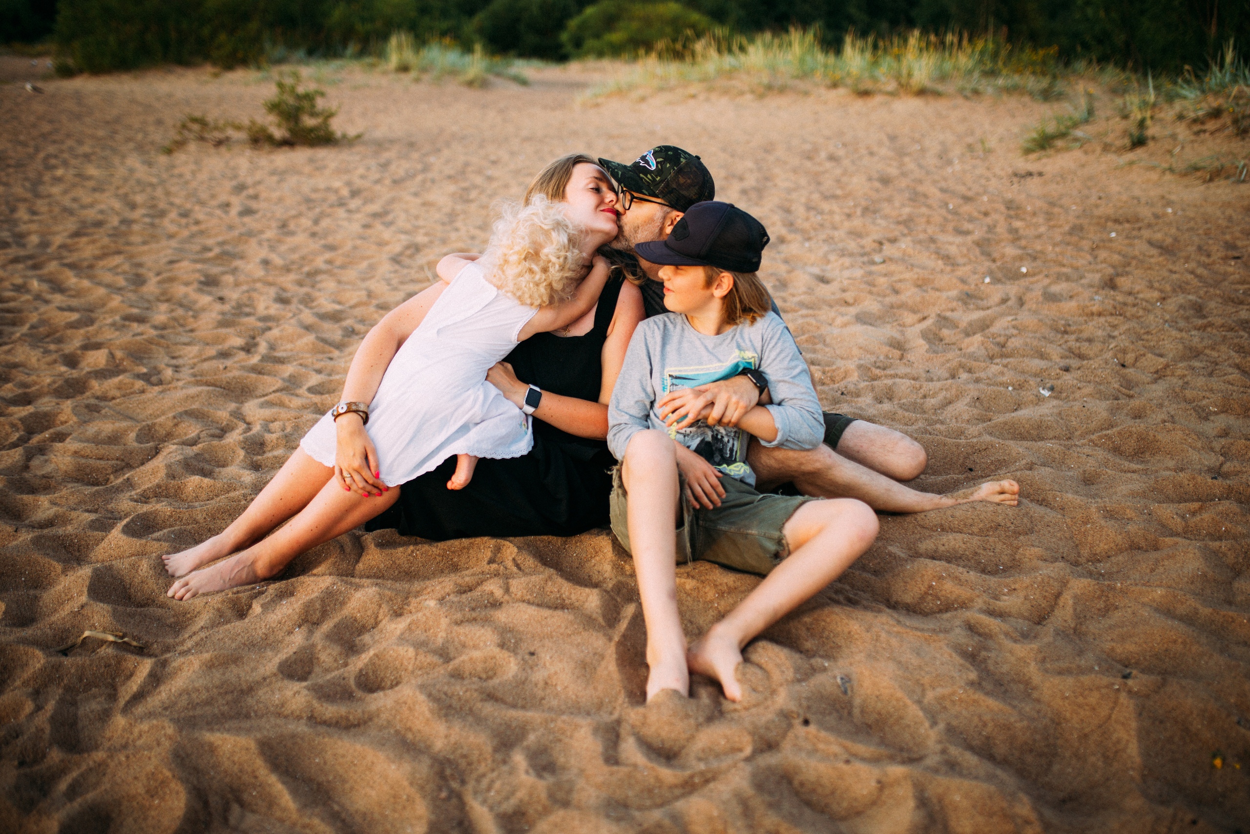 Оля Кирилл Матвей и Марта. Свадебный и семейный пленочный фотограф в Петербурге Истомина Ирина
