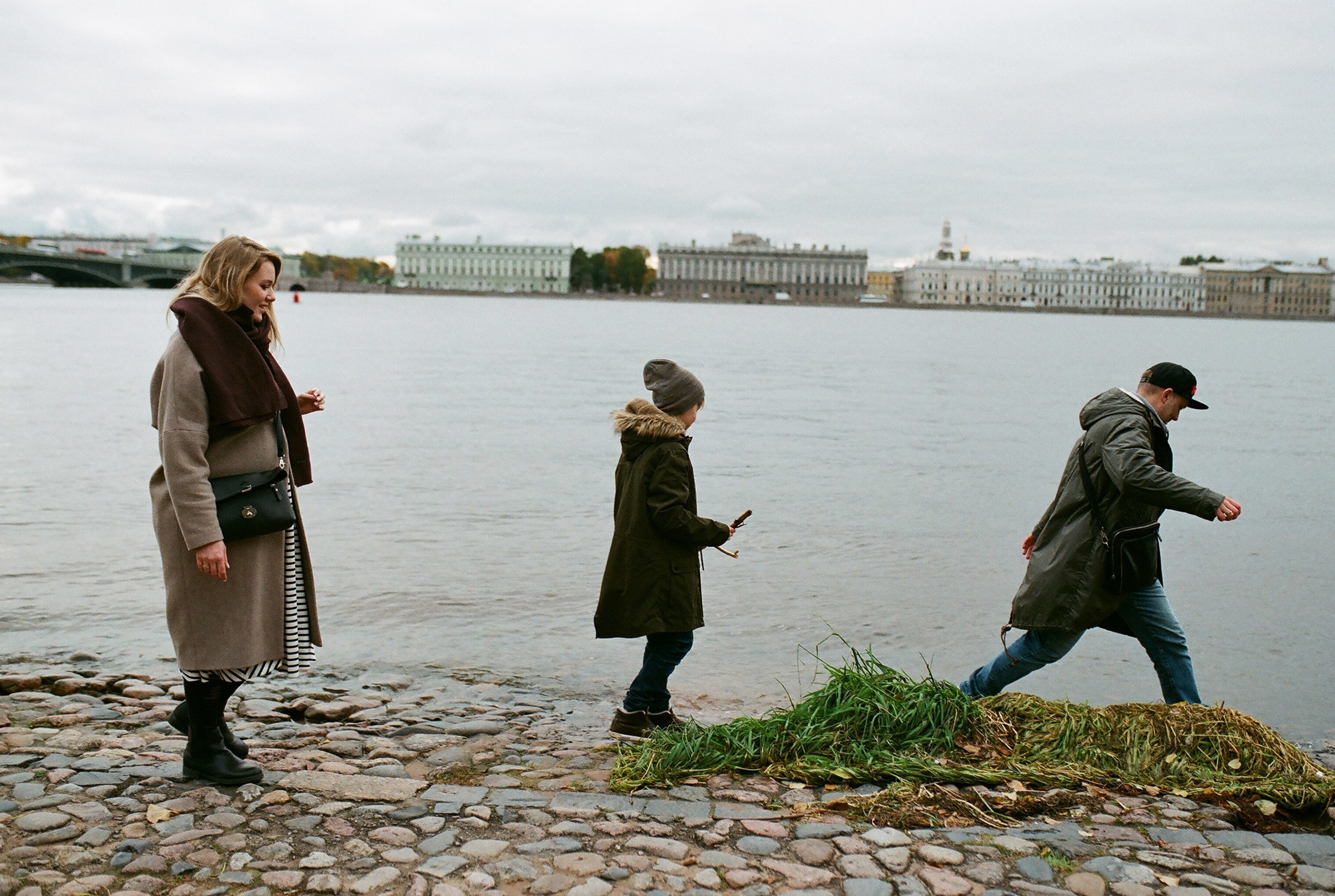 Кирилл Оля и Матвей и Марта. Свадебный и семейный пленочный фотограф в Петербурге Истомина Ирина