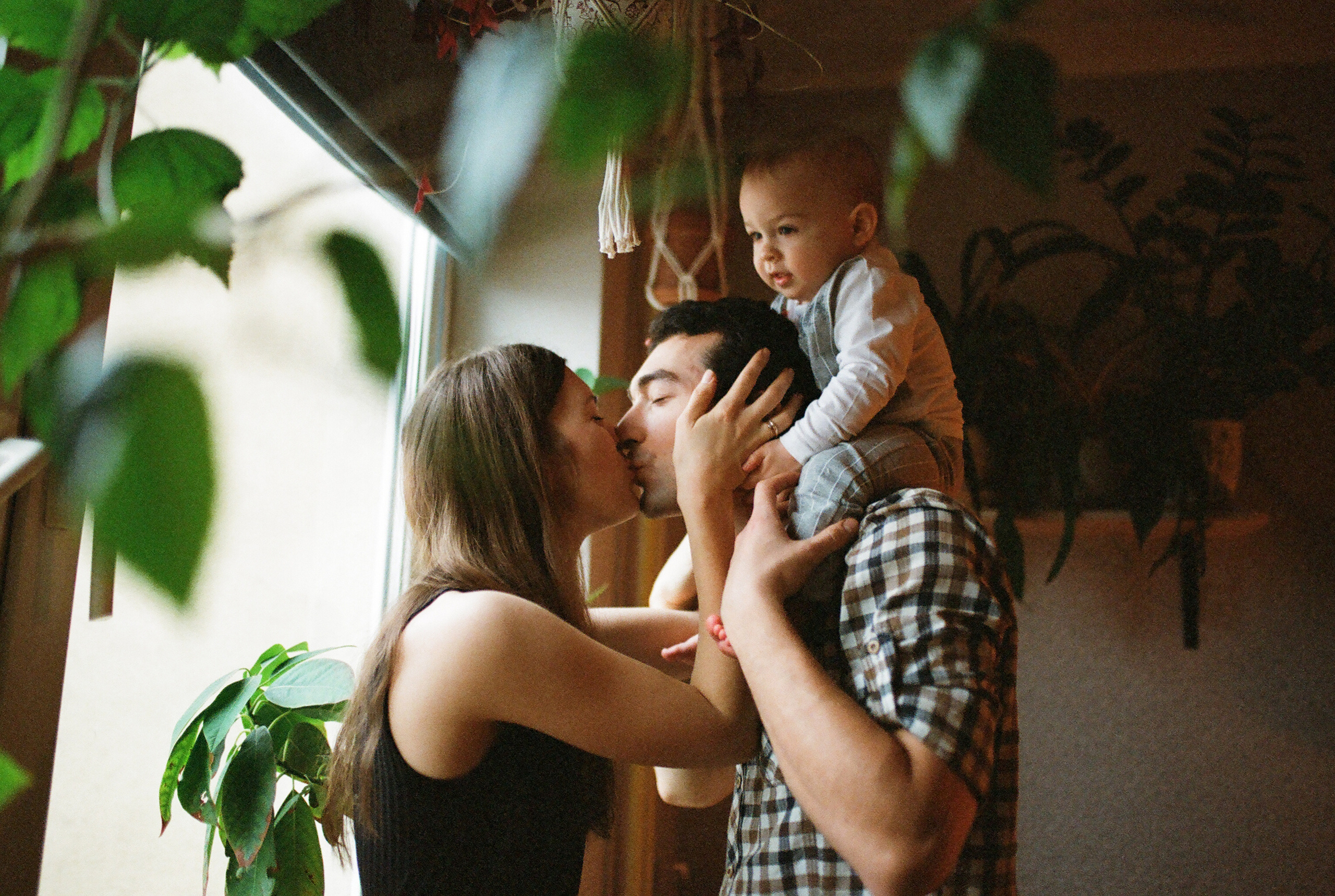 Настя Петя и Ваня. Свадебный и семейный пленочный фотограф в Петербурге Истомина Ирина
