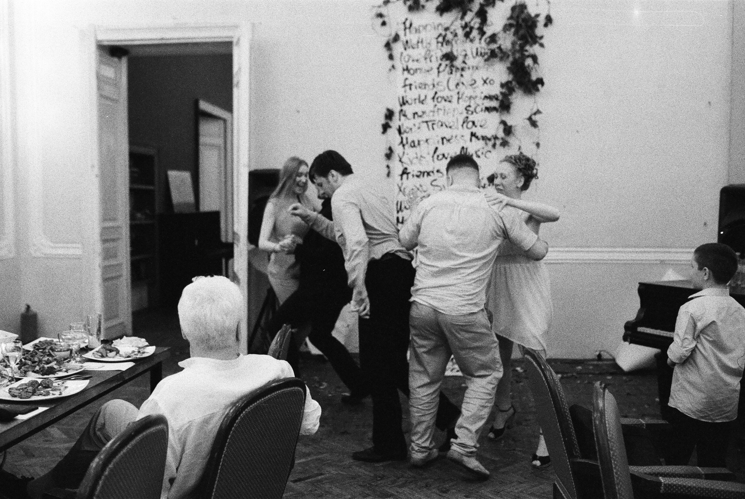 ЕЛЕНА и ИГОРЬ. Свадебный и семейный пленочный фотограф в Петербурге Истомина Ирина