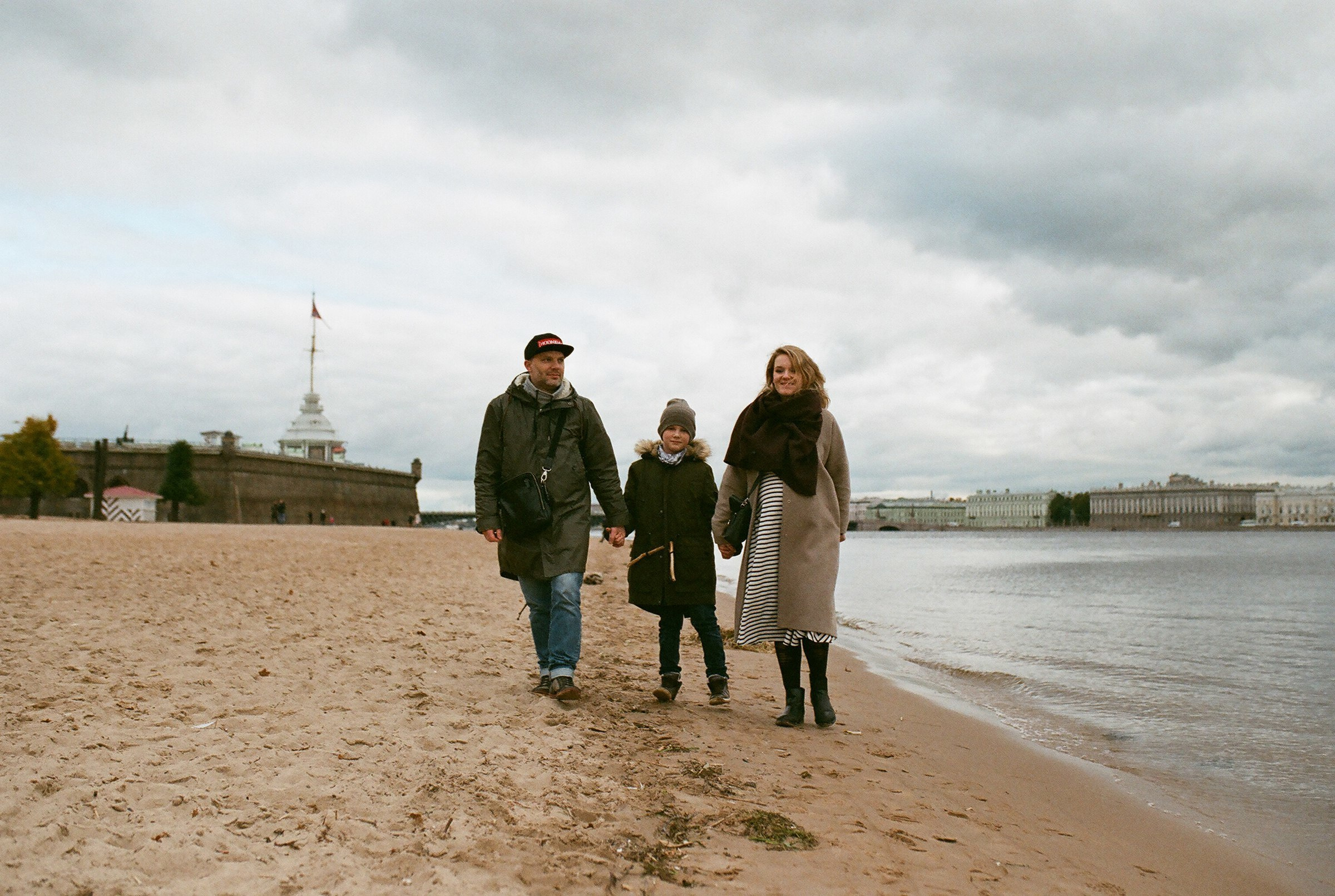 Кирилл Оля и Матвей и Марта. Свадебный и семейный пленочный фотограф в Петербурге Истомина Ирина