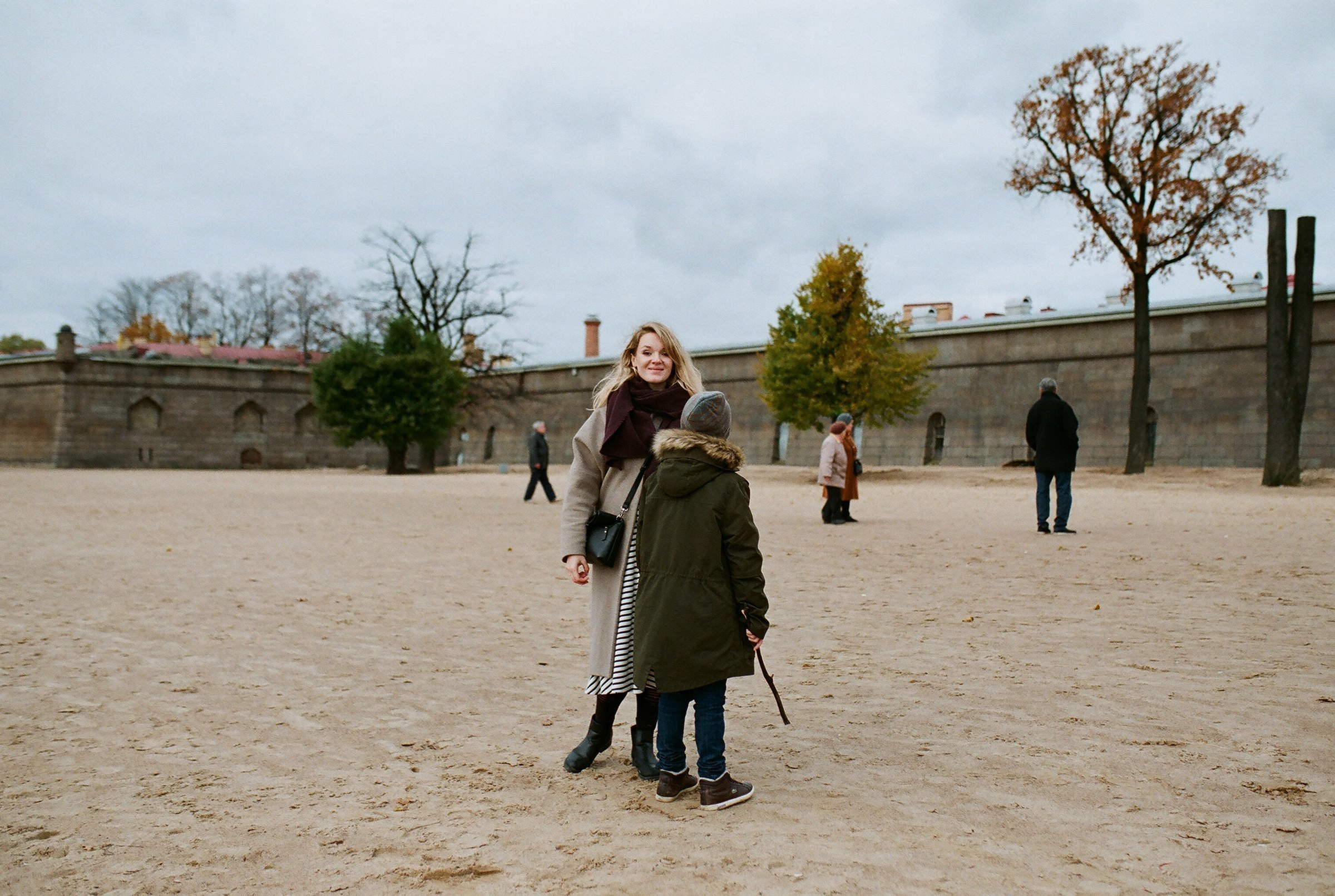 Кирилл Оля и Матвей и Марта. Свадебный и семейный пленочный фотограф в Петербурге Истомина Ирина