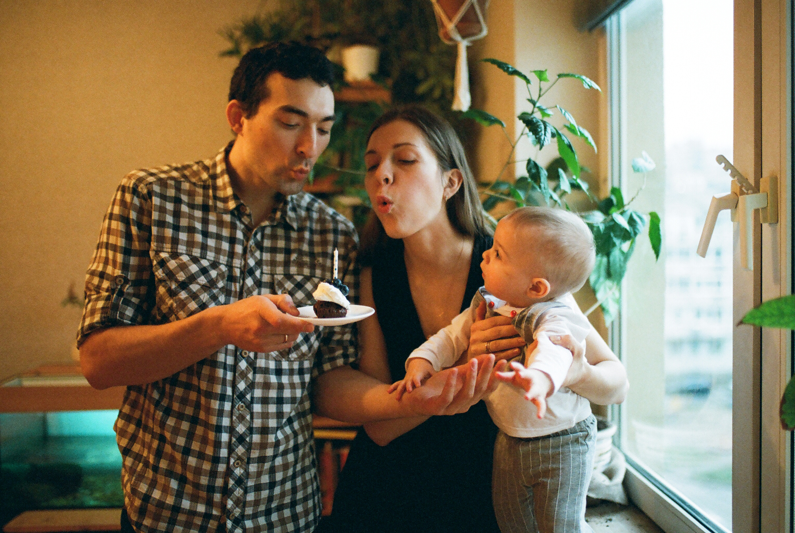 Настя Петя и Ваня. Свадебный и семейный пленочный фотограф в Петербурге Истомина Ирина