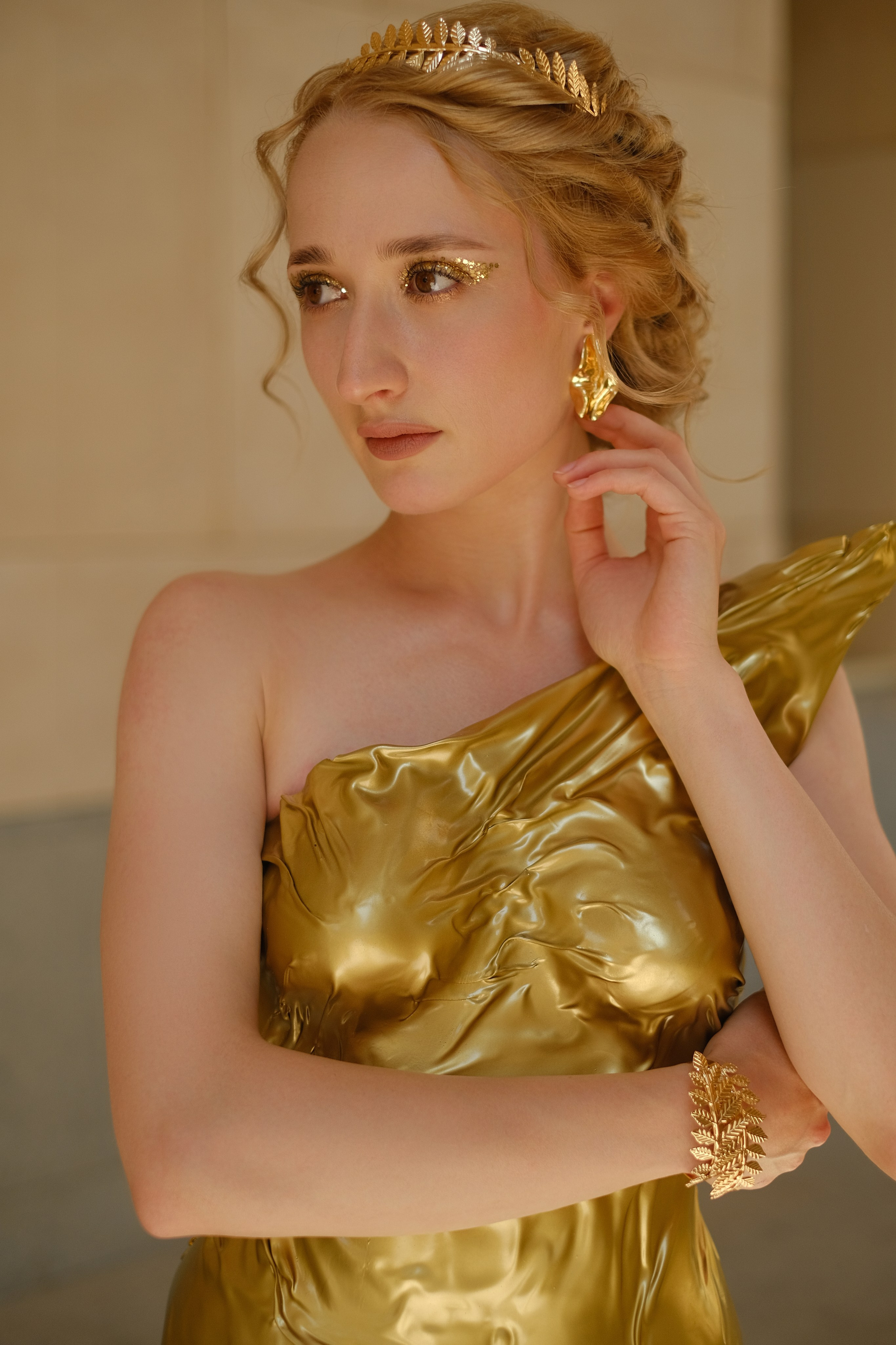 Елизавета в Новом Херсонесе. Профессиональная фотосъемка в Крыму. Натуральные эмоции и живые кадры. Забронируйте дату прямо сейчас!