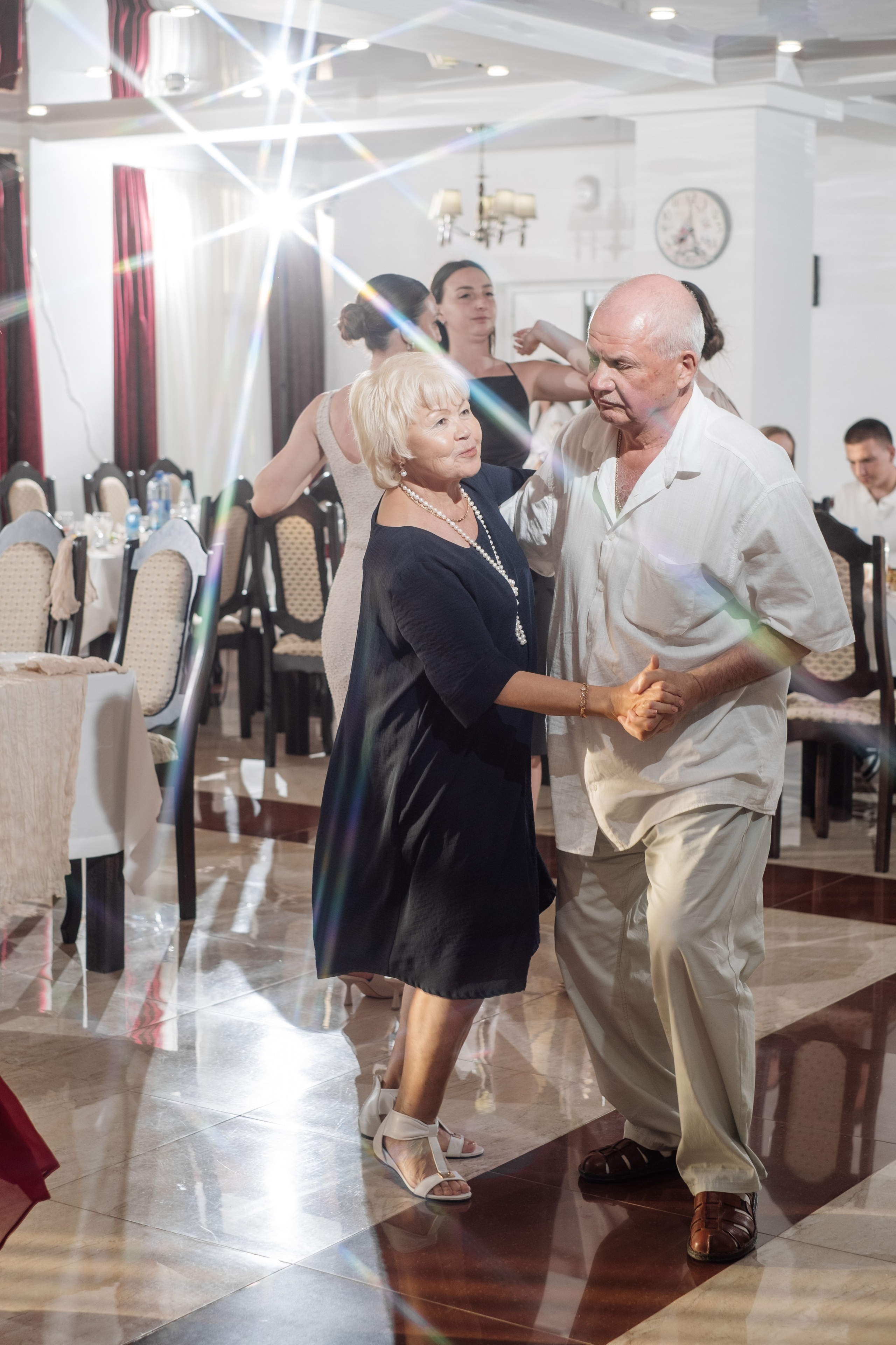 Свадебный ретопртаж. Профессиональная фотосъемка в Крыму. Натуральные эмоции и живые кадры. Забронируйте дату прямо сейчас!