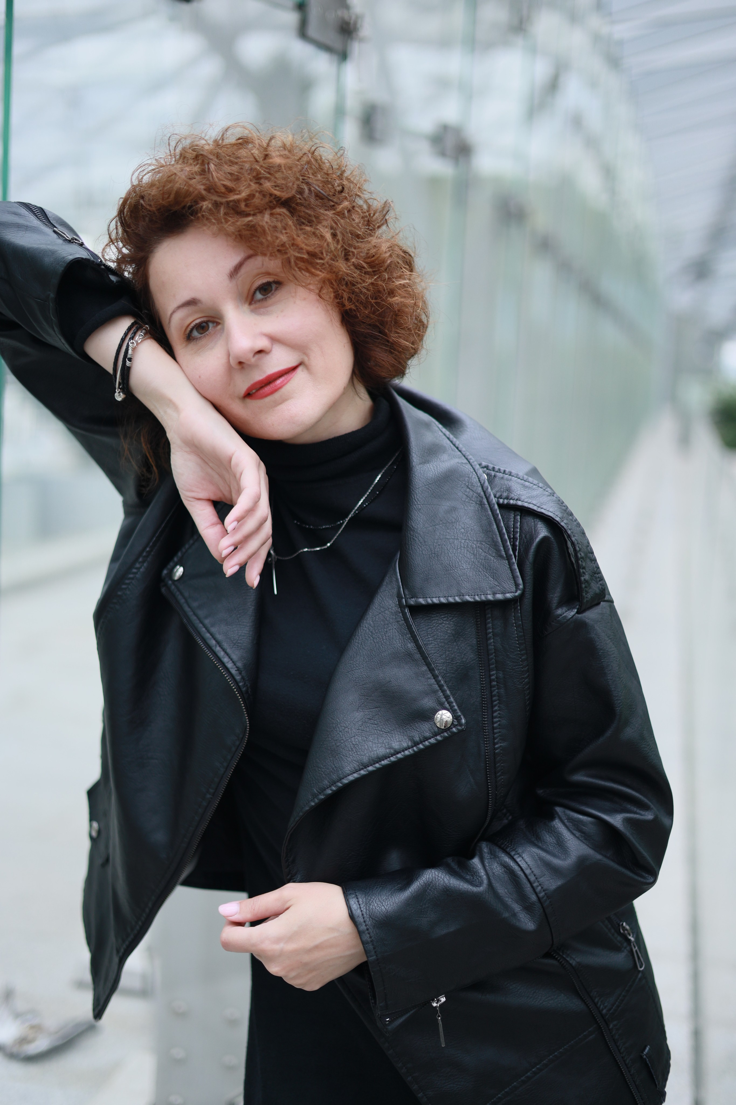 Larisa walking in the park. Family, portrait, content photo in Costa Rica Evgeniya Besprozvannykh