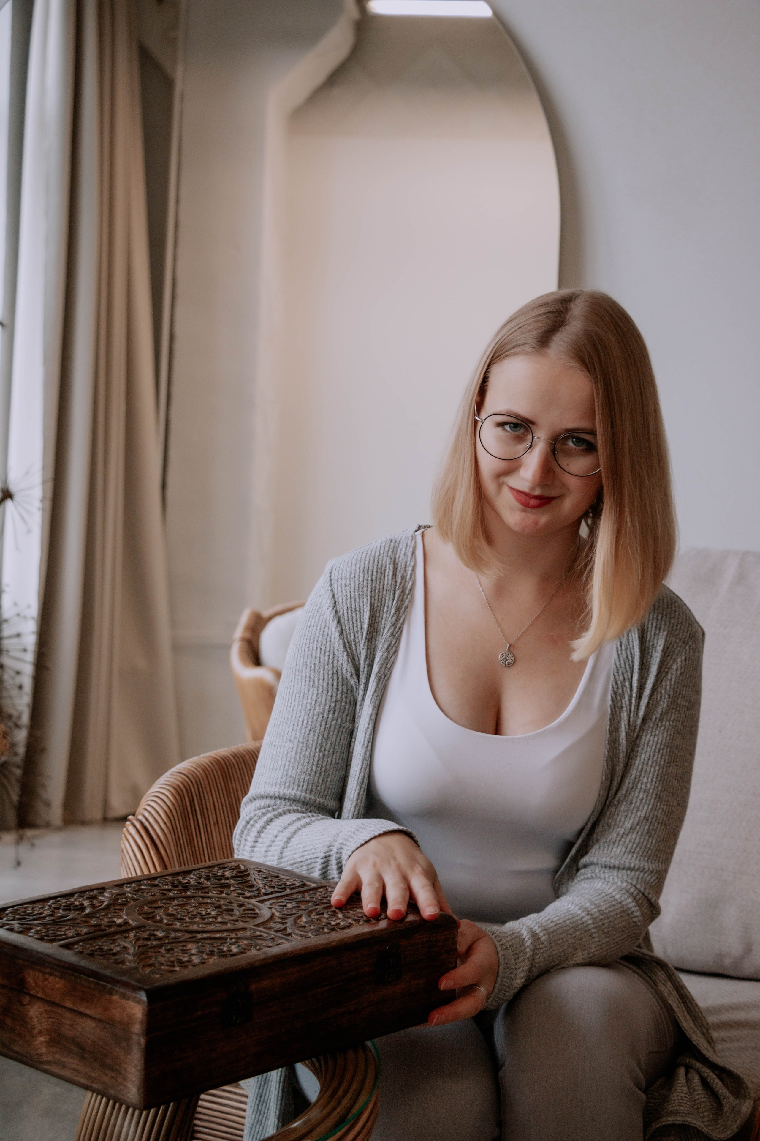 Алиса — Ароматерапевт. Бережно сохраняю ваши чувства и истории на своих фотографиях