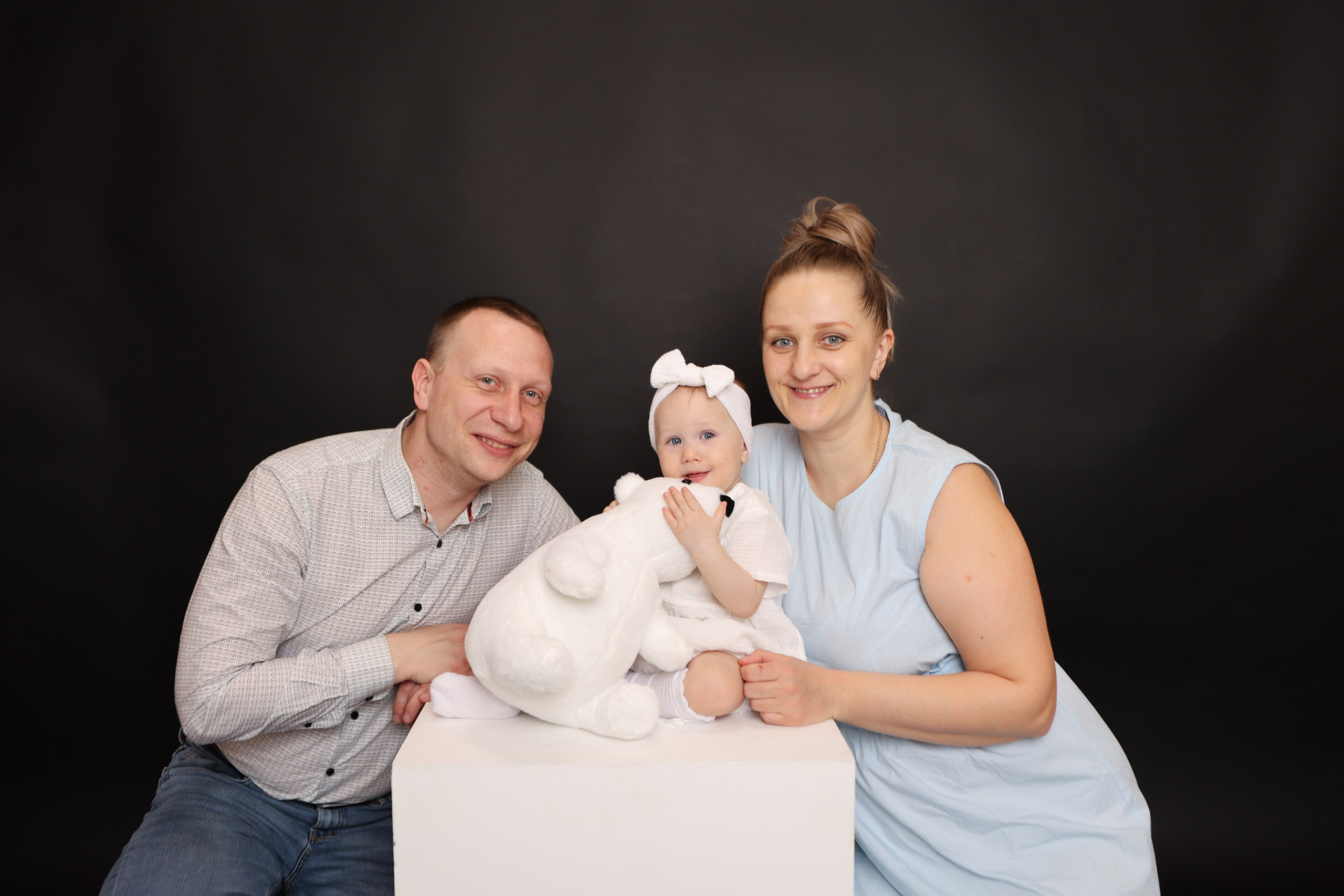 Фото с родителями на однотонных фонах. Фотограф новорожденных. Детский и семейный фотограф Марьяна Юдина