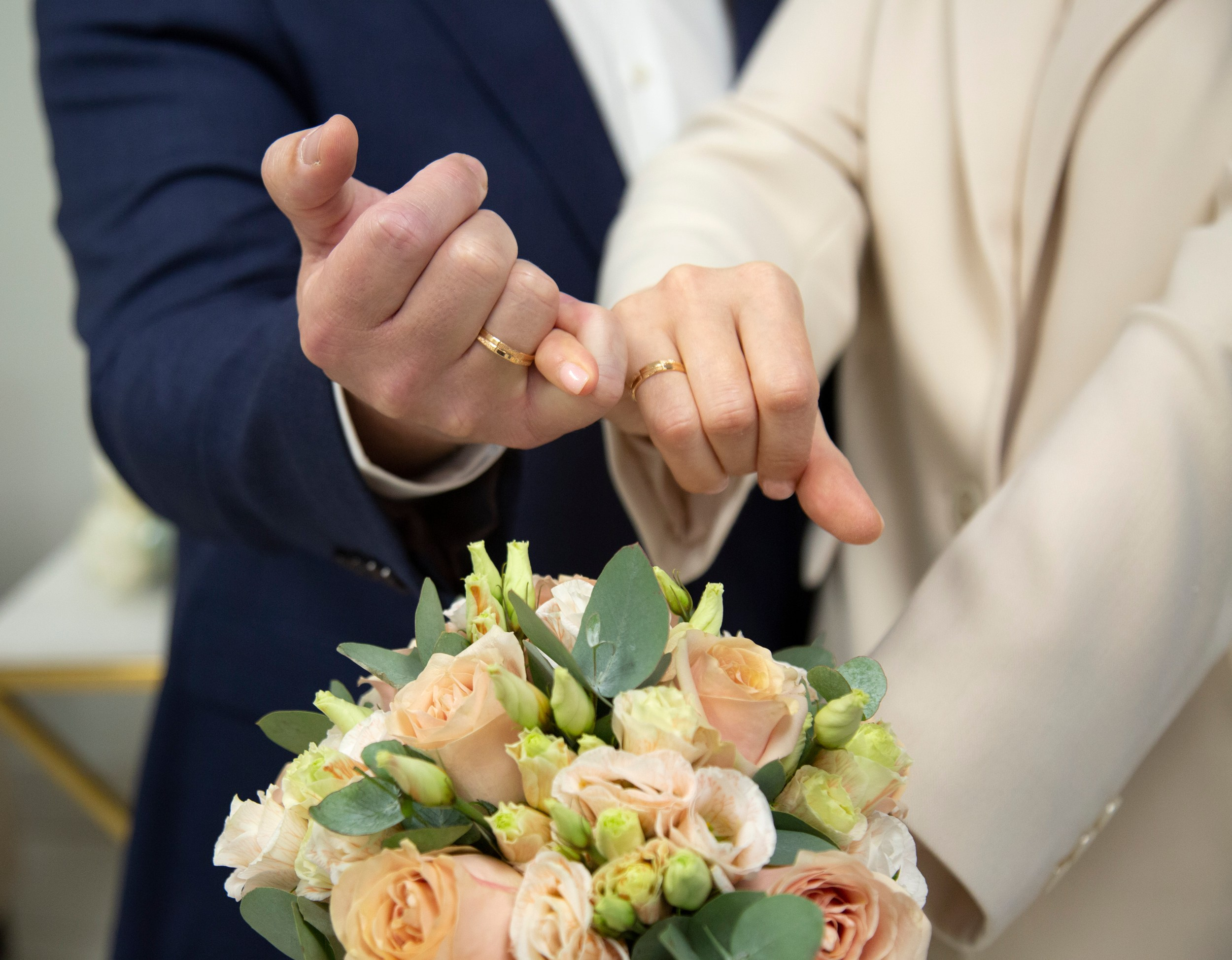 Свадебная фотосессия в Шипиловском ЗАГСе в Москве Олега и Елены. Фотосессия в студии в Москве от профессионального фотографа услуги по доступным ценам