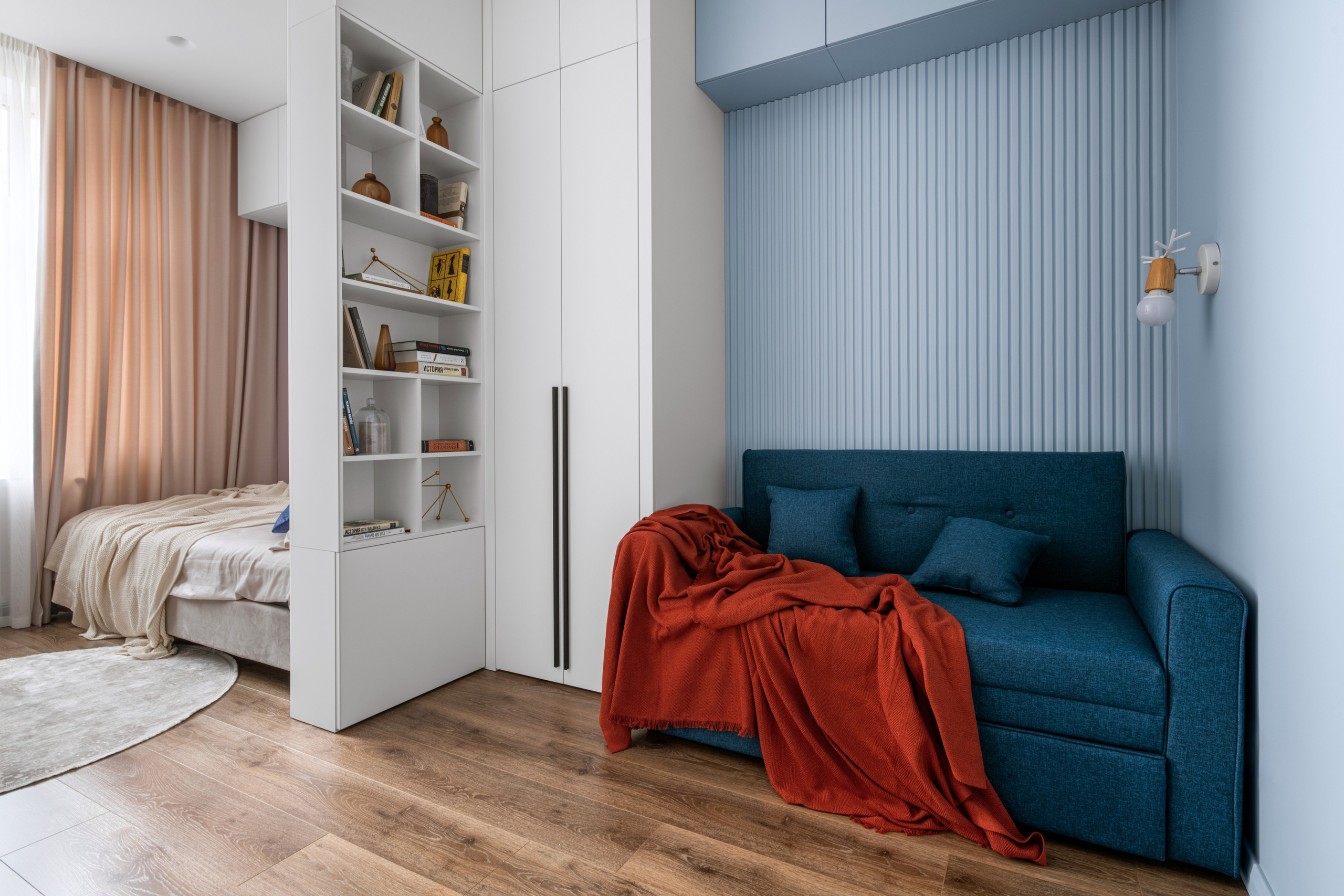 Спокойный серый бархат — интерьерная фотосъёмка дизайн-проекта в Москве. Роман Свободный — интерьерная и архитектурная съёмка, Москва и МО