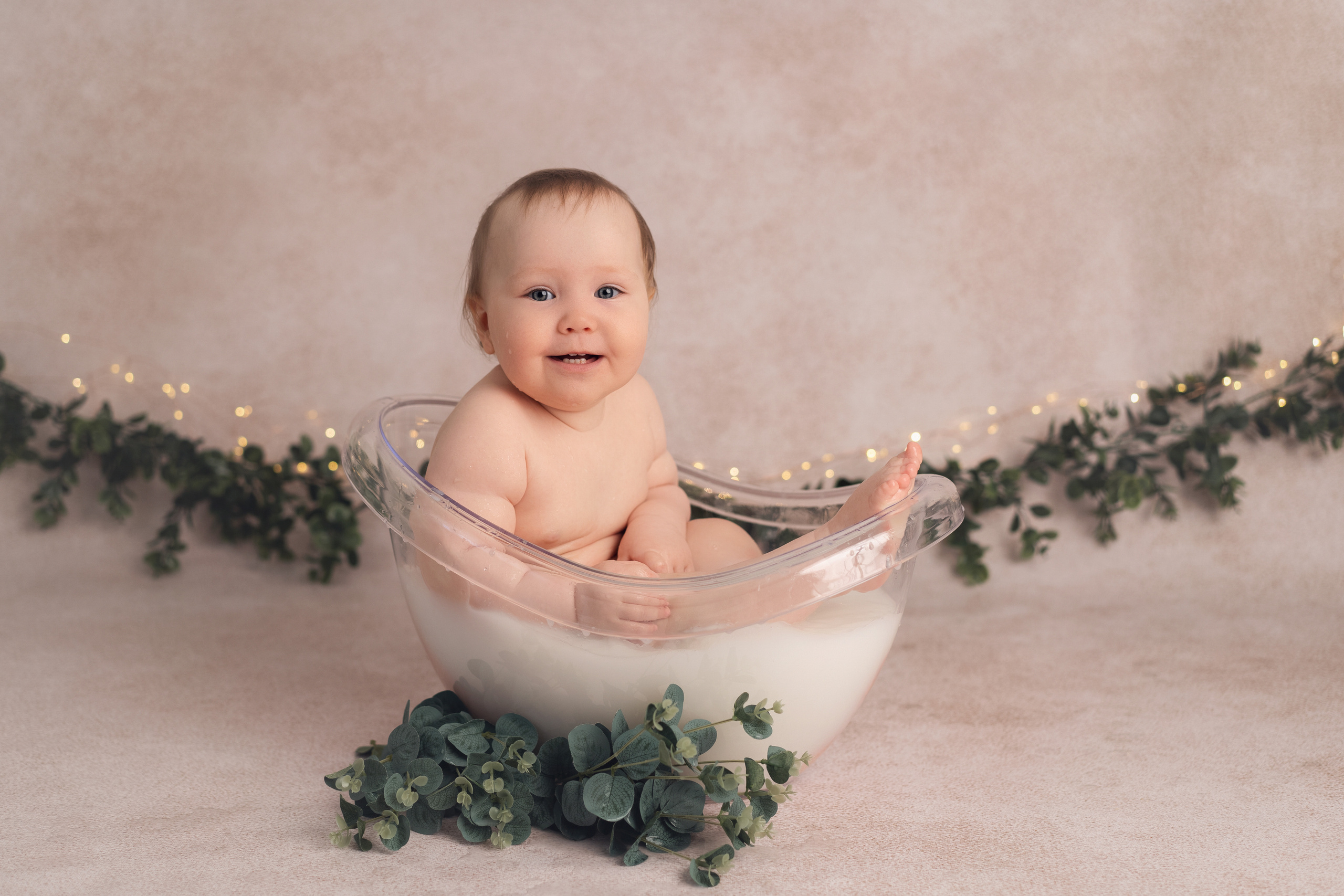 Эмилия годик. Фотограф новорождённых малышей в Уфе