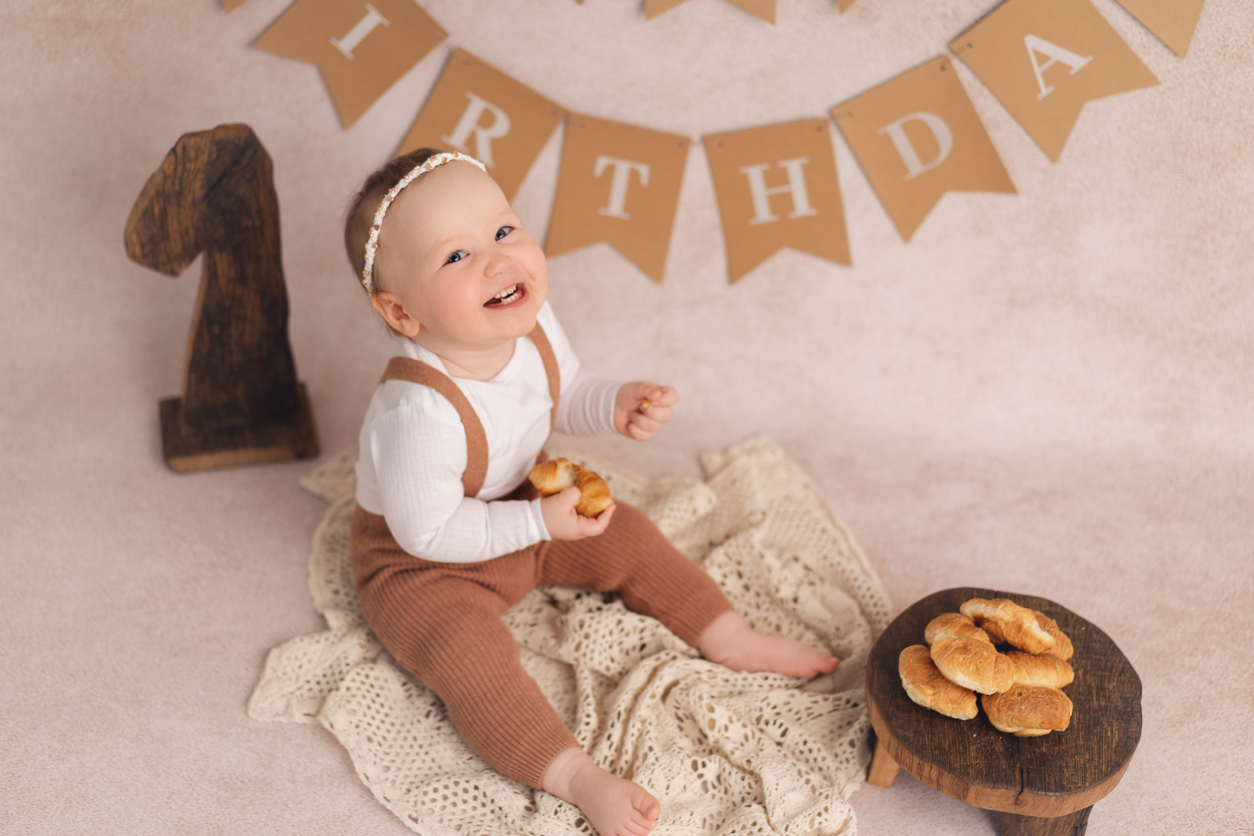 Эмилия годик. Фотограф новорождённых малышей в Уфе