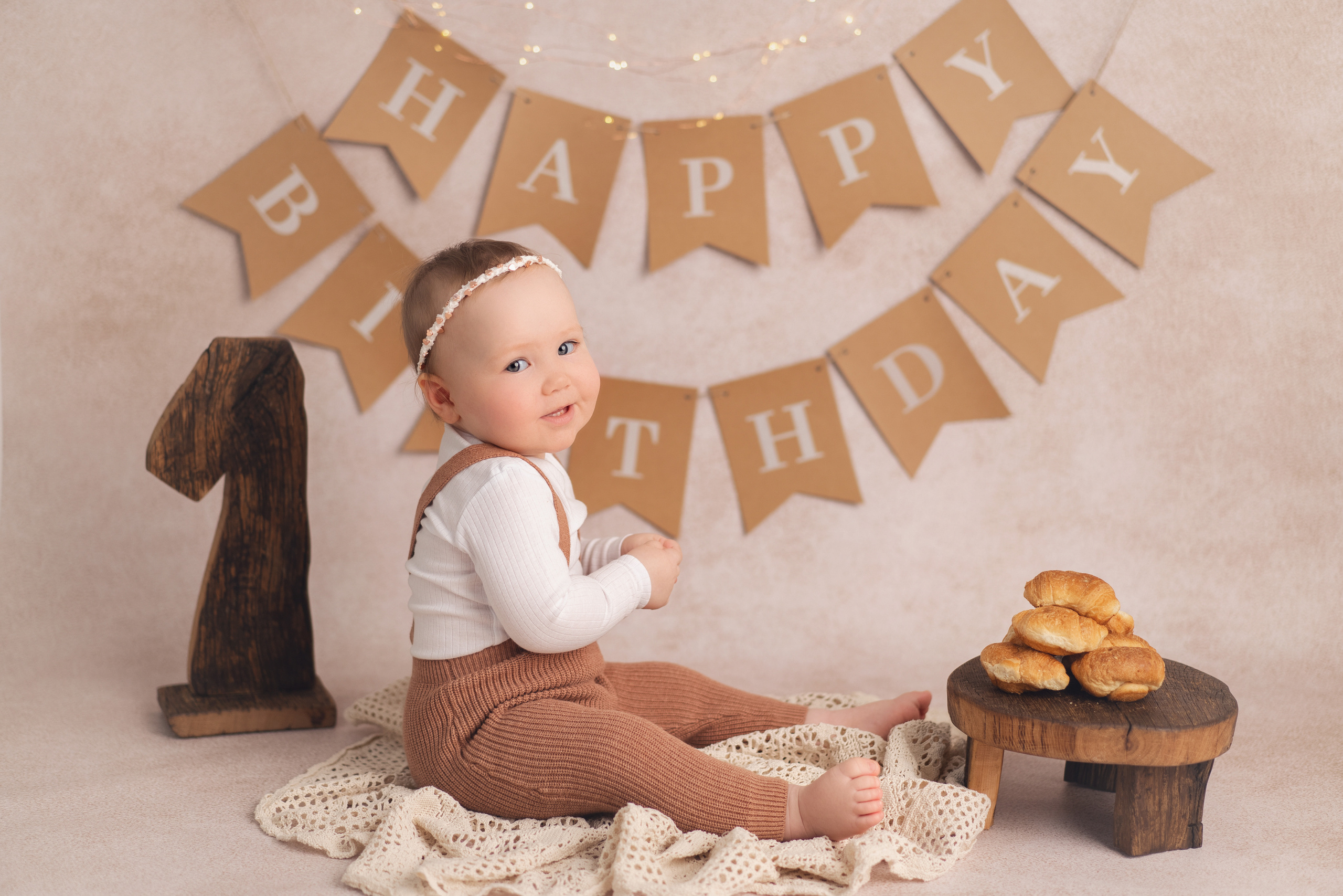 Эмилия годик. Фотограф новорождённых малышей в Уфе