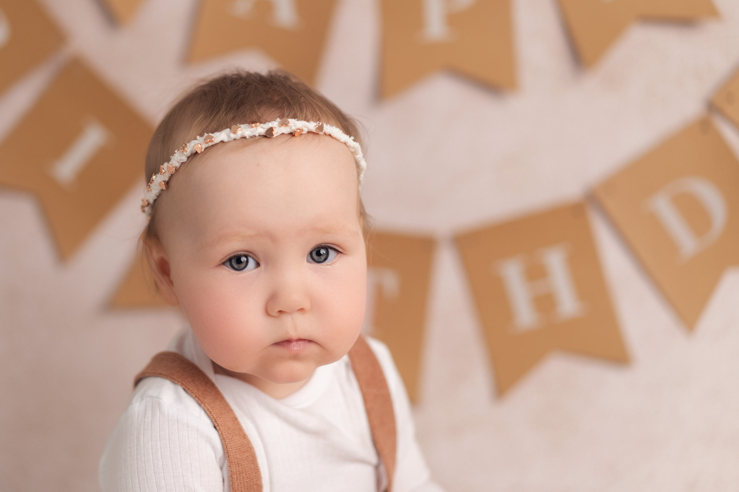 Эмилия годик. Фотограф новорождённых малышей в Уфе