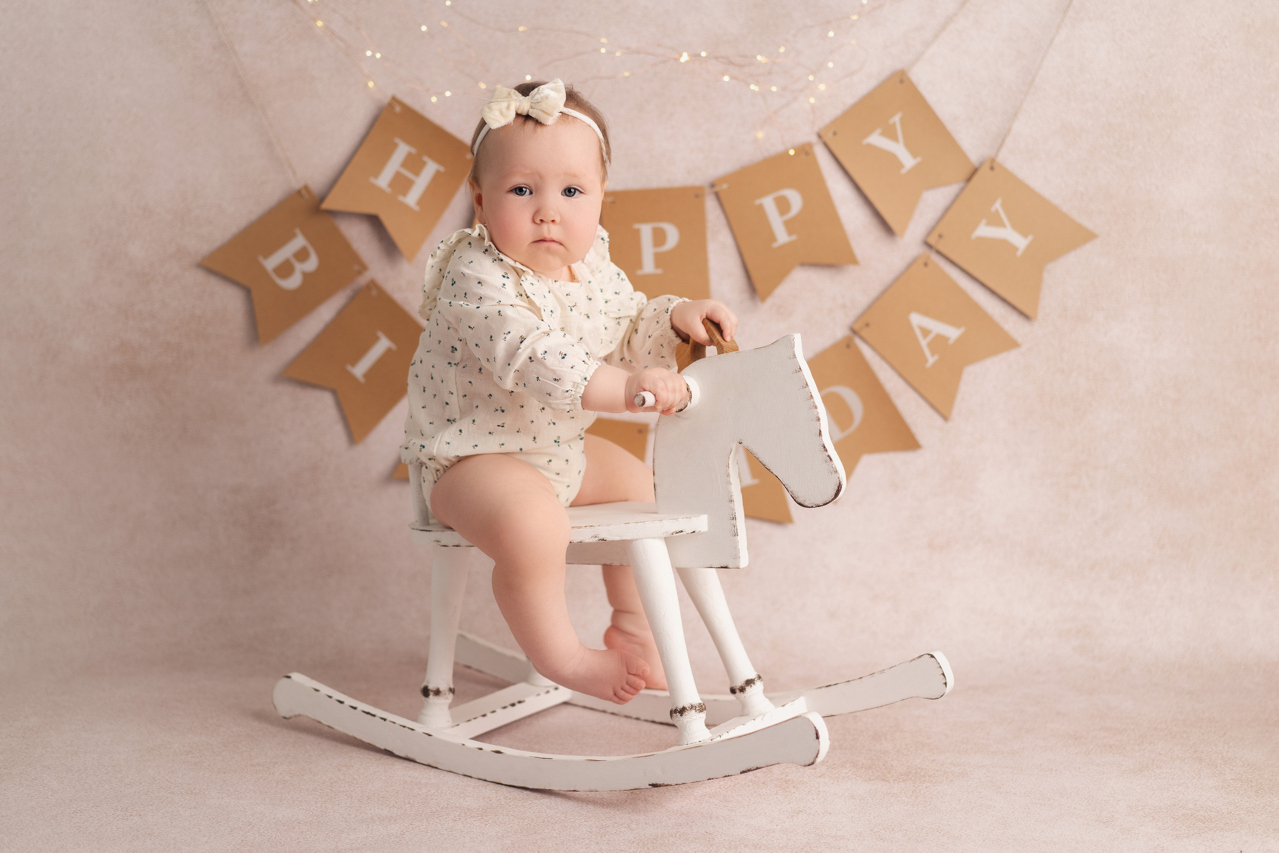 Эмилия годик. Фотограф новорождённых малышей в Уфе