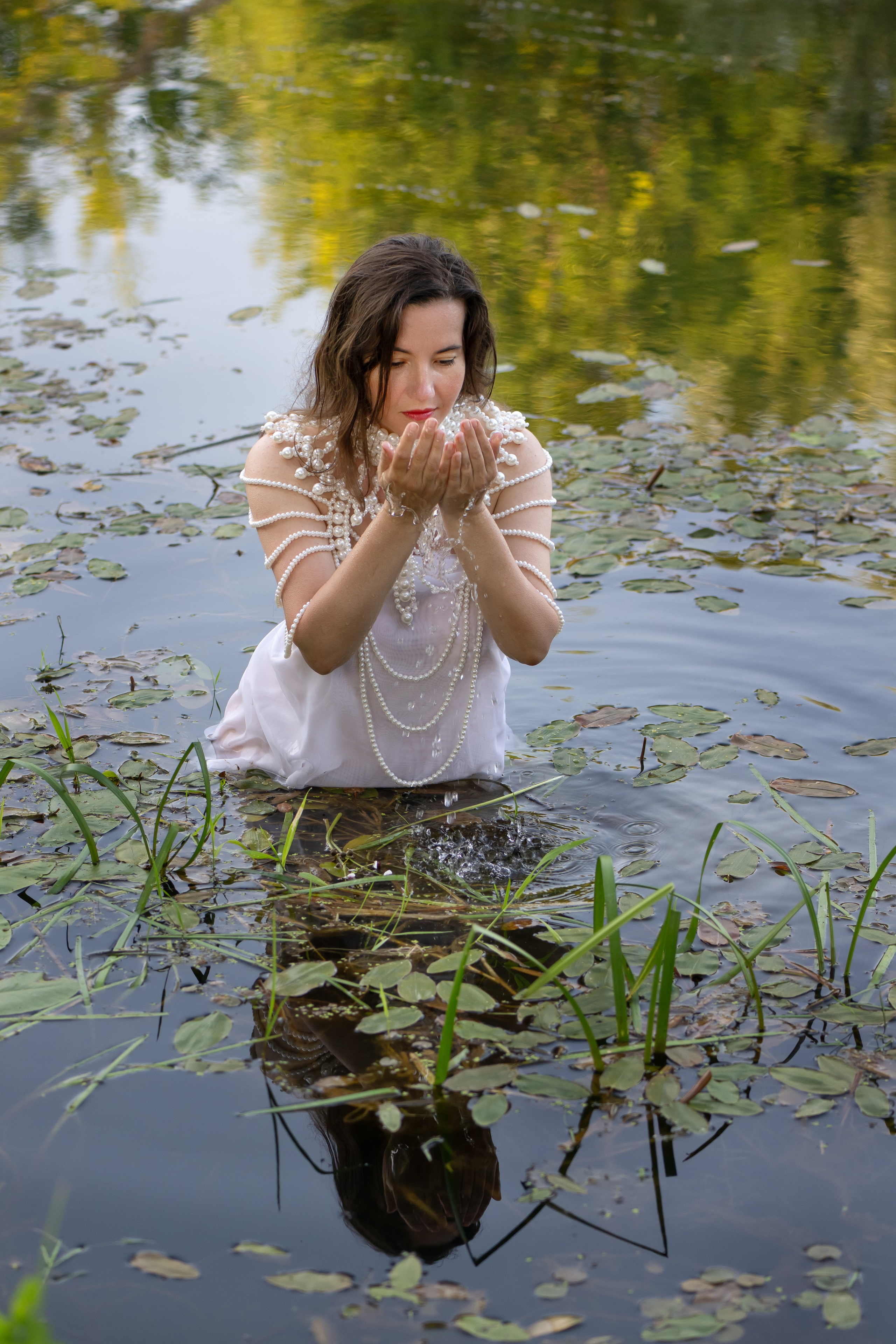 Платье, бусы и вода...... Главная