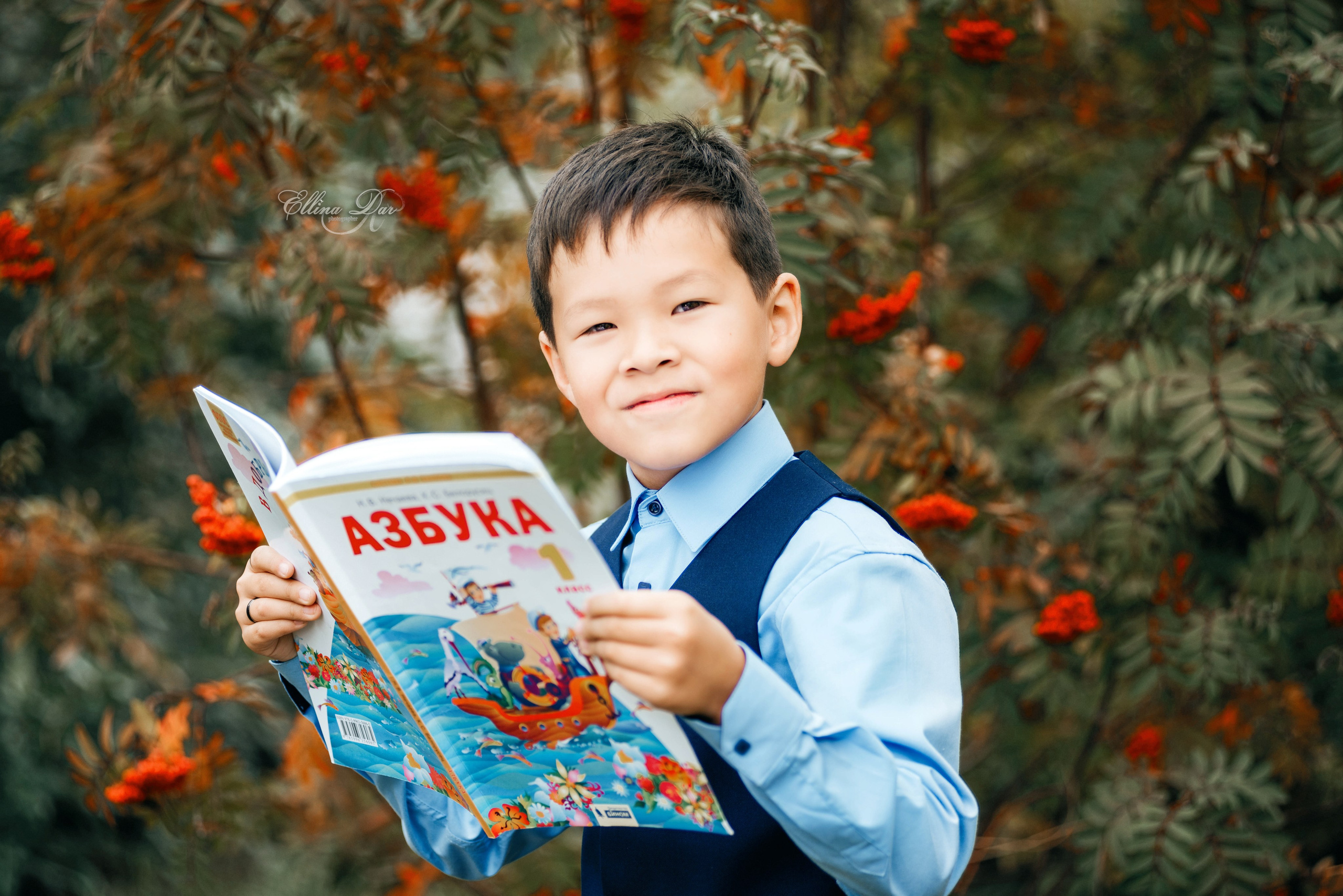 Выпускные школьные альбомы:. Фотограф Эллина Дар г. Улан-Удэ