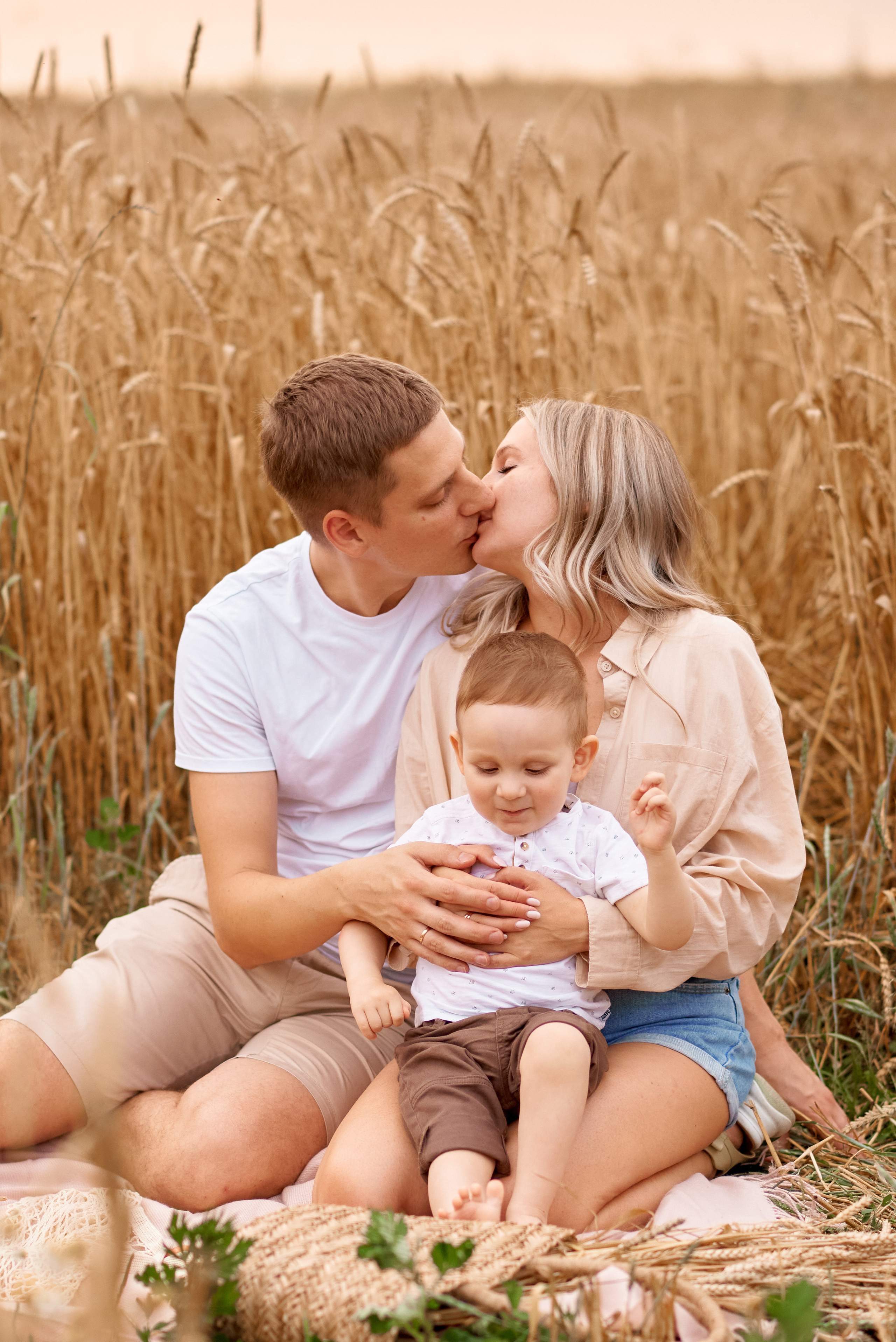 В пшеничном поле. Семейный и детский фотограф в г. Ногинске Ангелина Хасанова