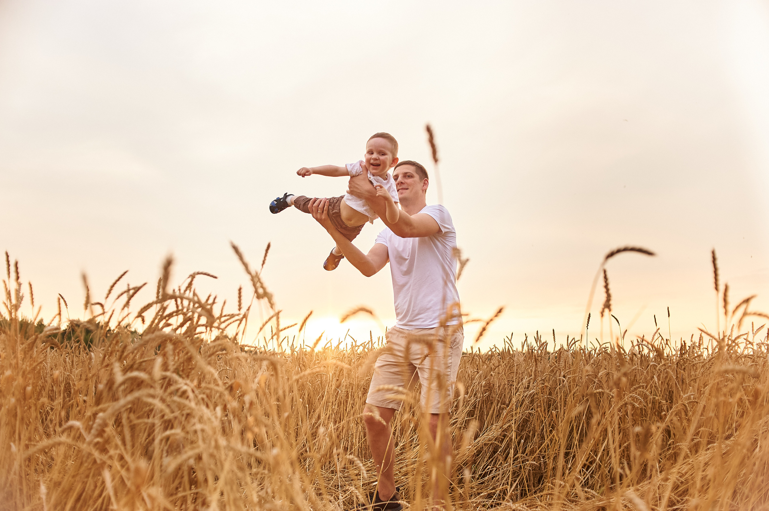 В пшеничном поле. Семейный и детский фотограф в г. Ногинске Ангелина Хасанова