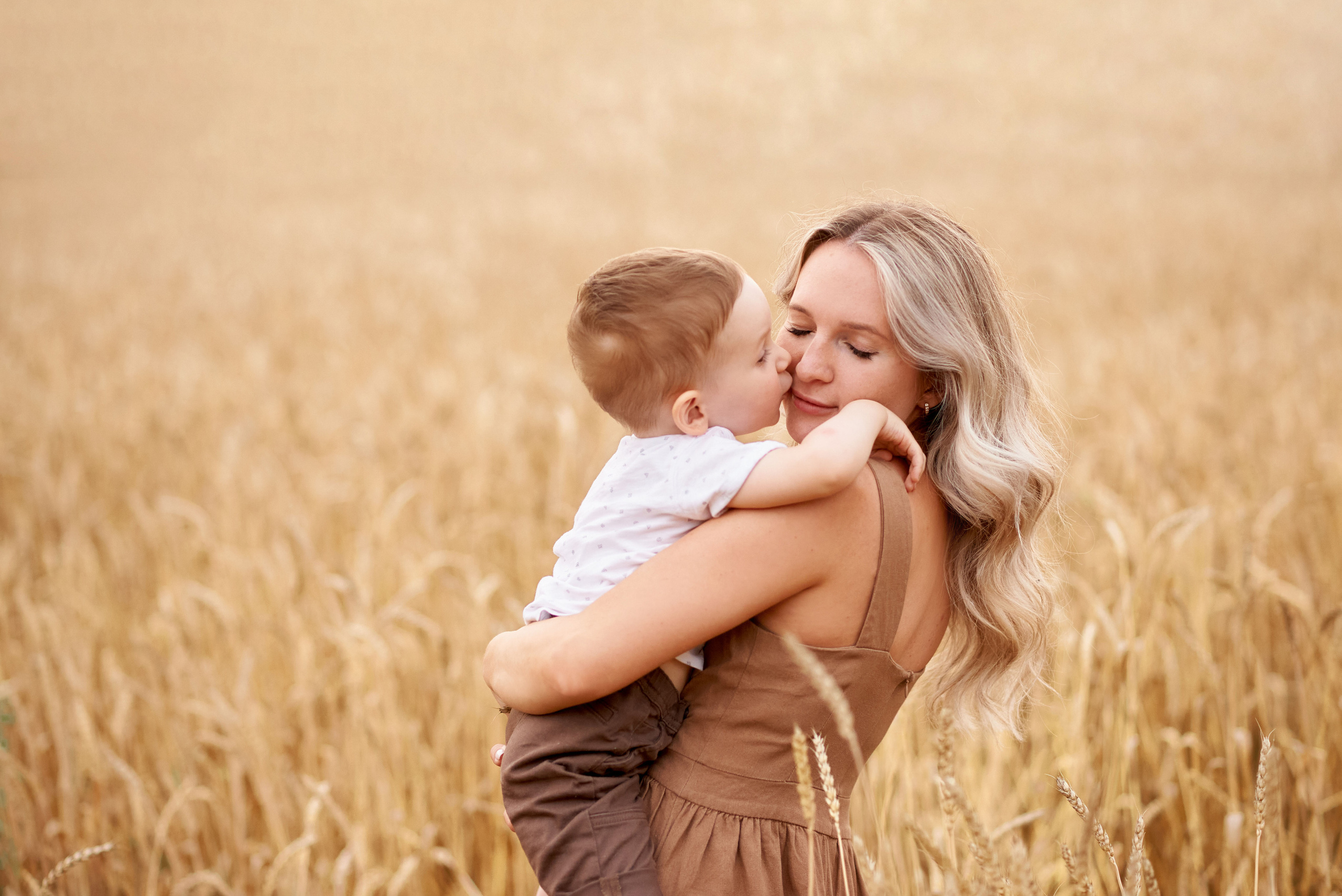 В пшеничном поле. Семейный и детский фотограф в г. Ногинске Ангелина Хасанова