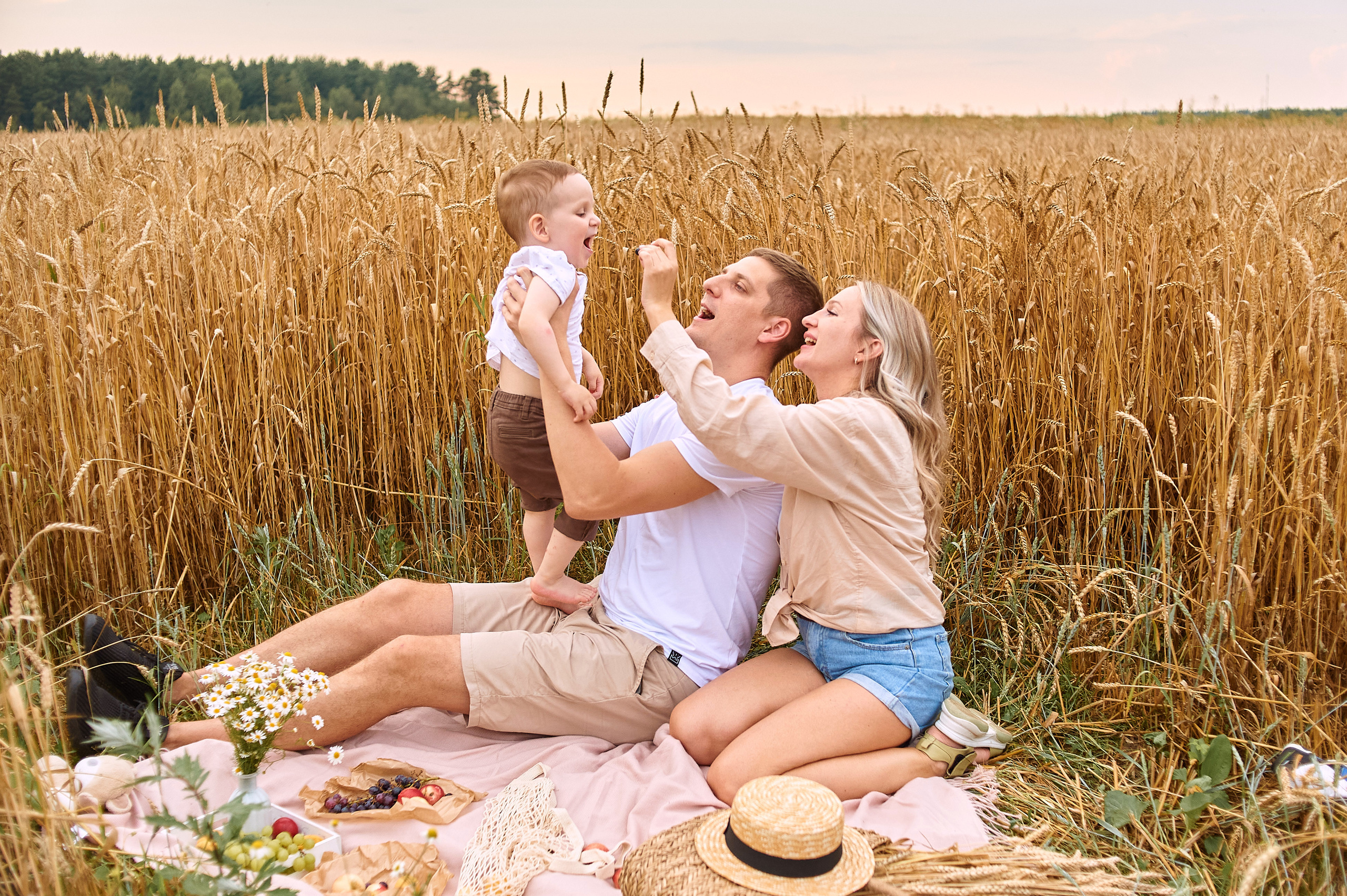 В пшеничном поле. Семейный и детский фотограф в г. Ногинске Ангелина Хасанова